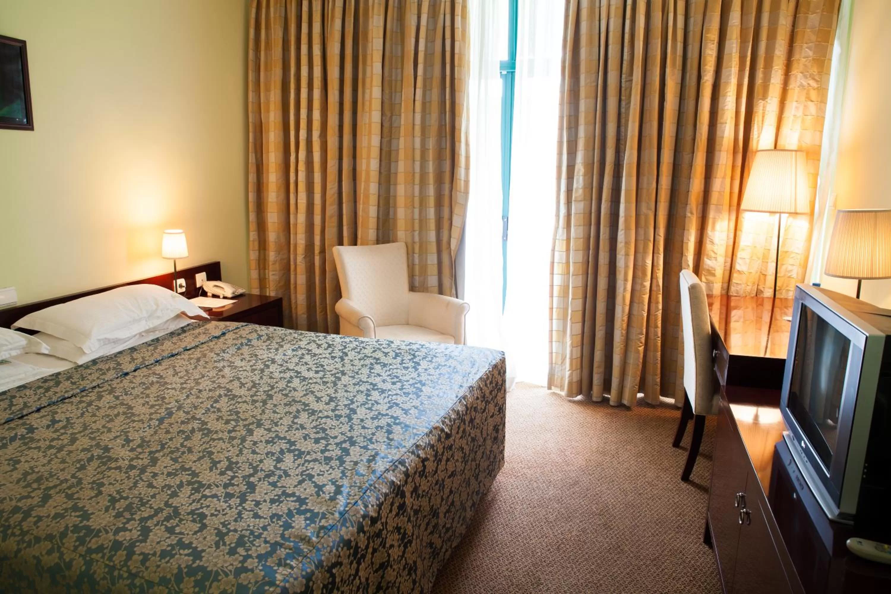 Bedroom, Bed in Gorillas Lake Kivu Hotel