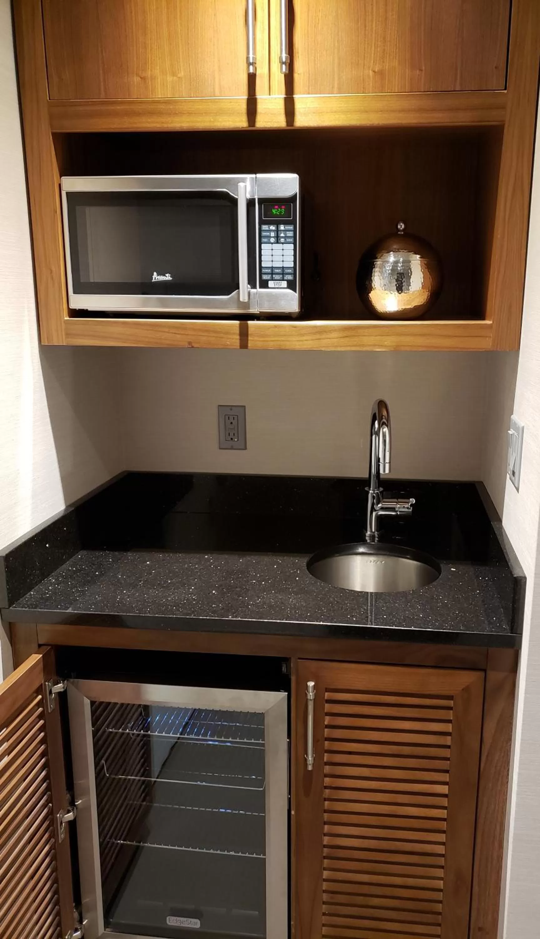 Kitchen or kitchenette in The Belvedere Hotel