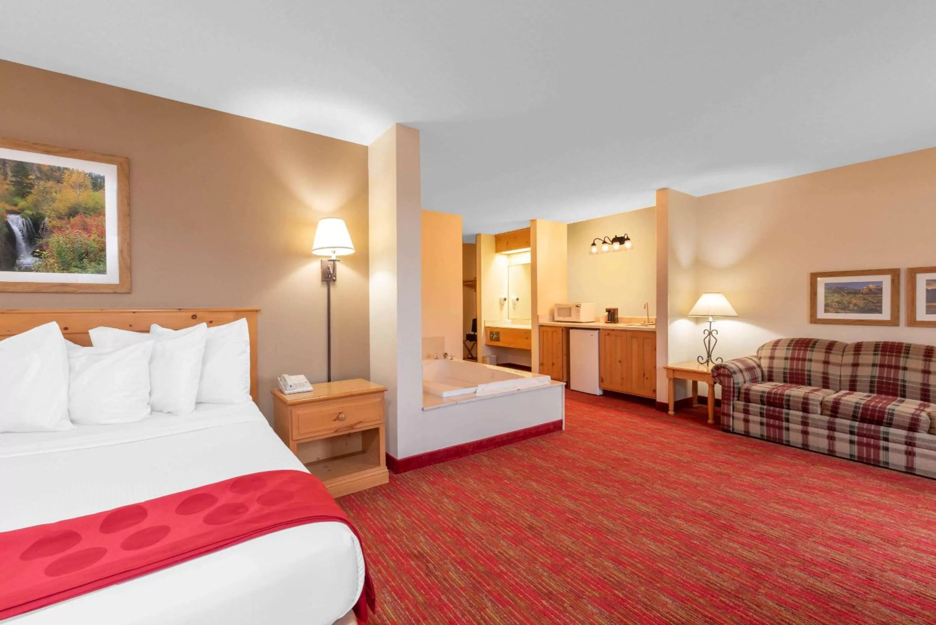 Photo of the whole room, Bed in Summerset Hotel and Suites Rapid City West