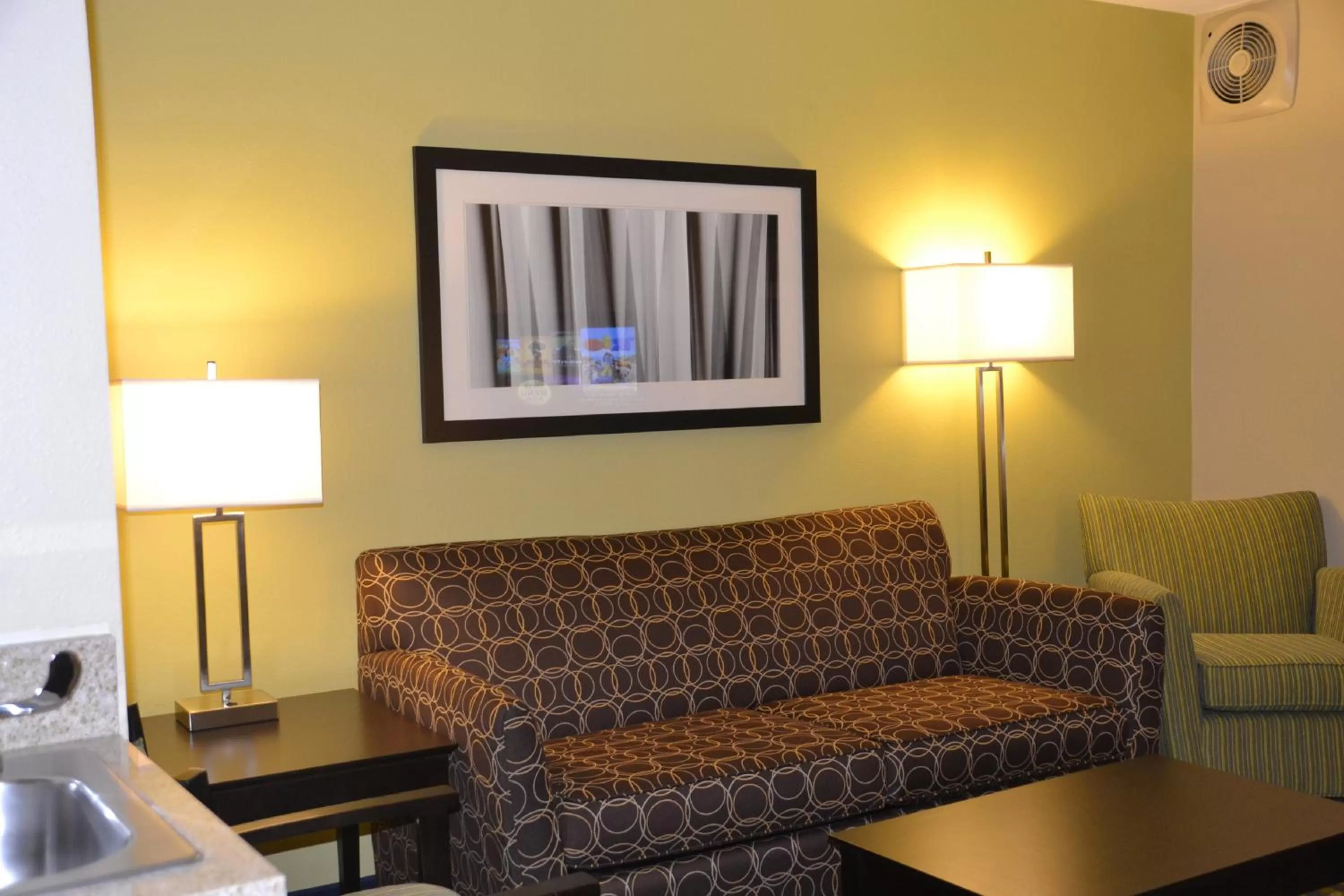 Photo of the whole room in Holiday Inn Express Hotel & Suites Bloomington-Normal University Area by IHG