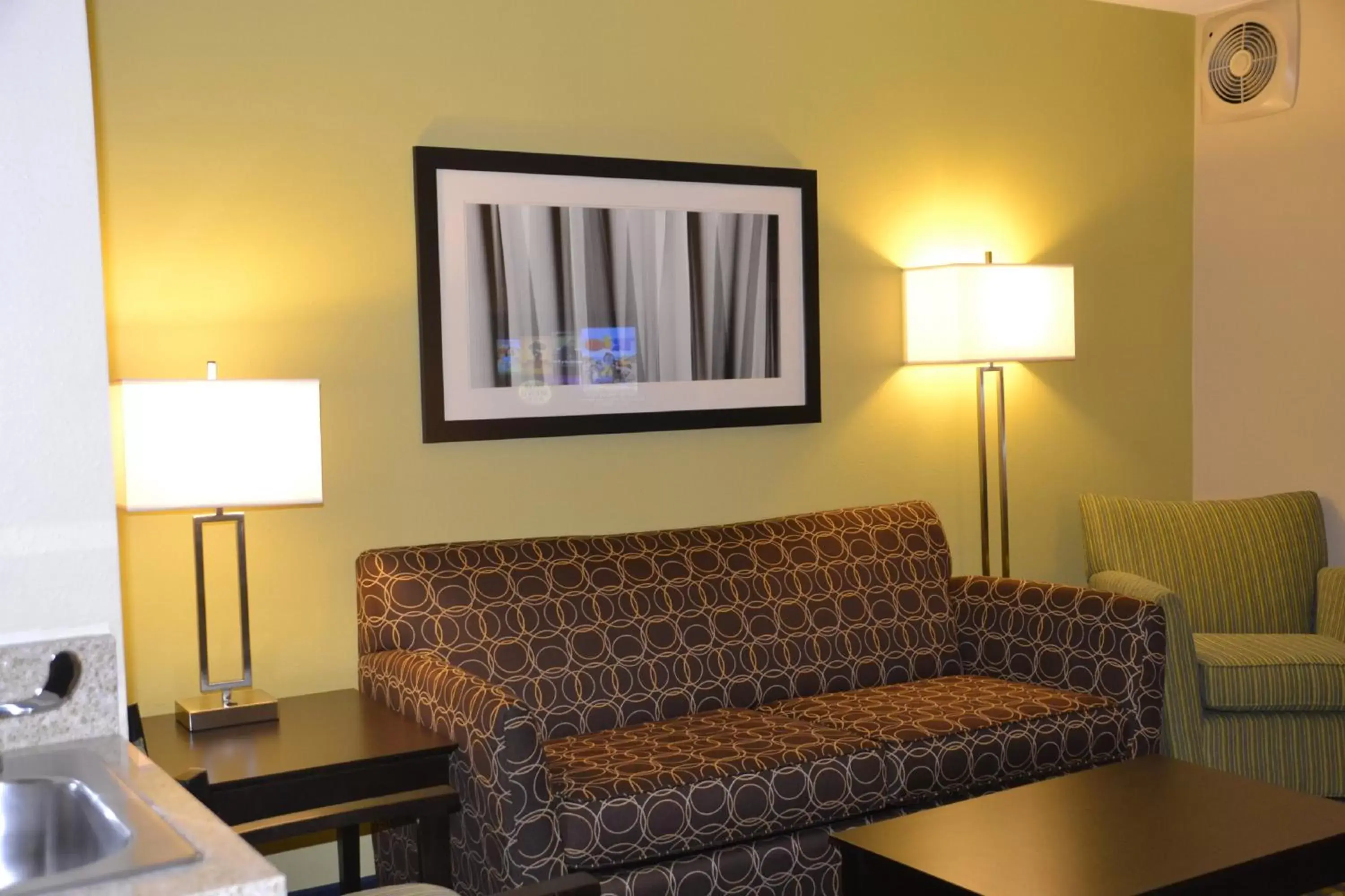 Standard Room in Holiday Inn Express Hotel & Suites Bloomington-Normal University Area by IHG Standard Room in Holiday Inn Express Hotel & Suites Bloomington-Normal University Area by IHG