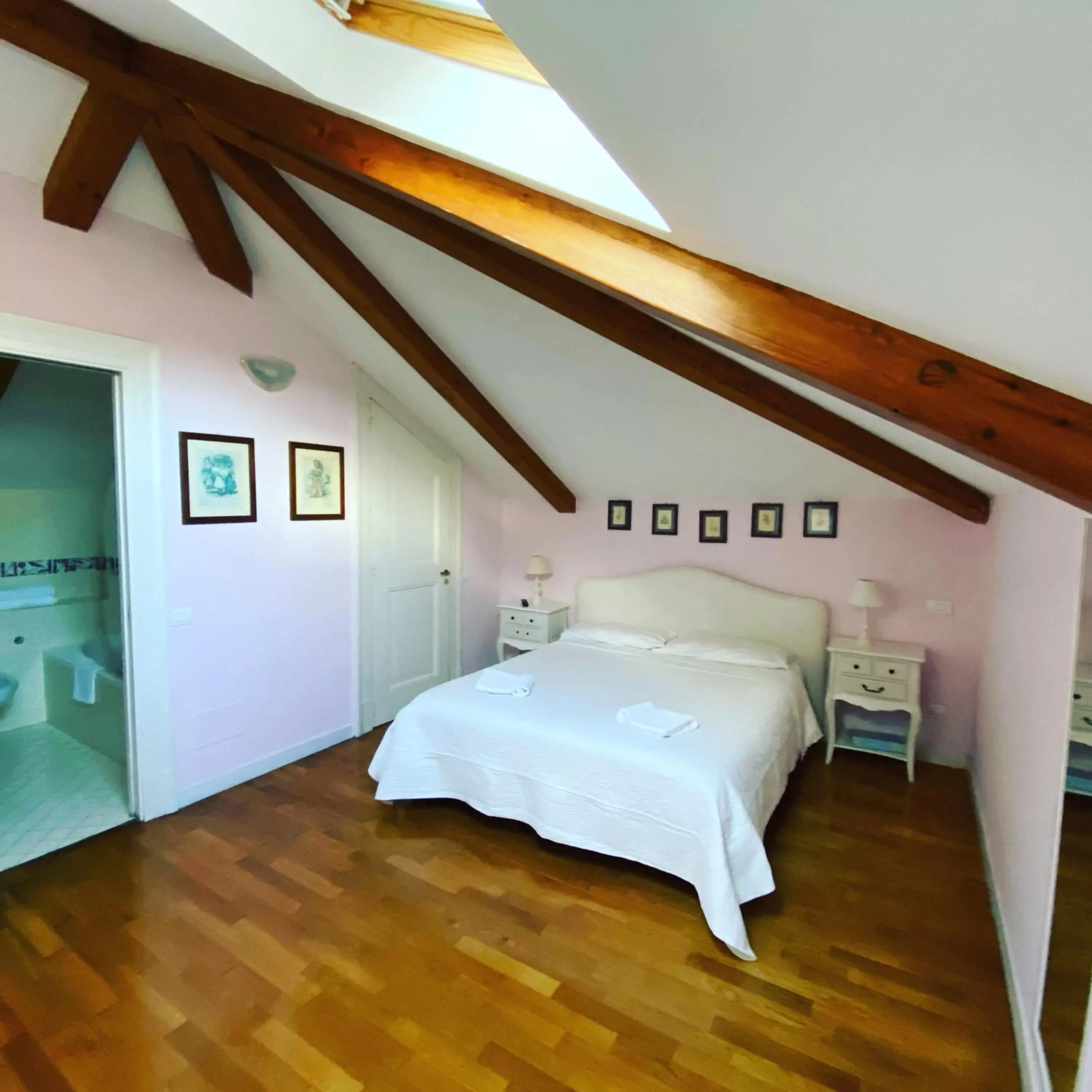 Bedroom, Bed in The Secret Garden Relais