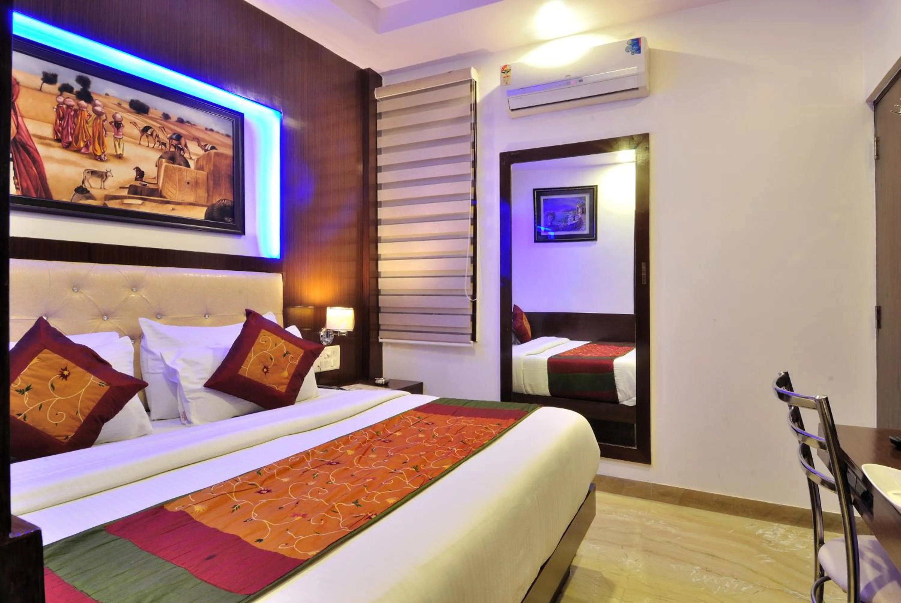 Bedroom, Bed in Hotel Nirmal Mahal - Paharganj - New Delhi