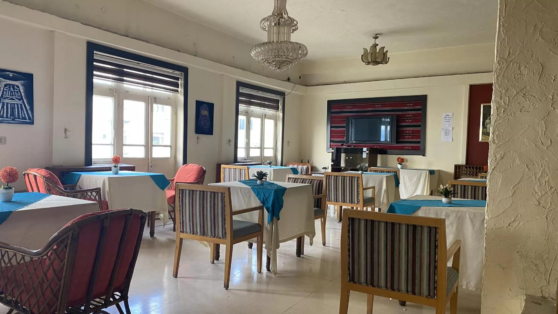 Restaurant/places to eat in New Park Hotel