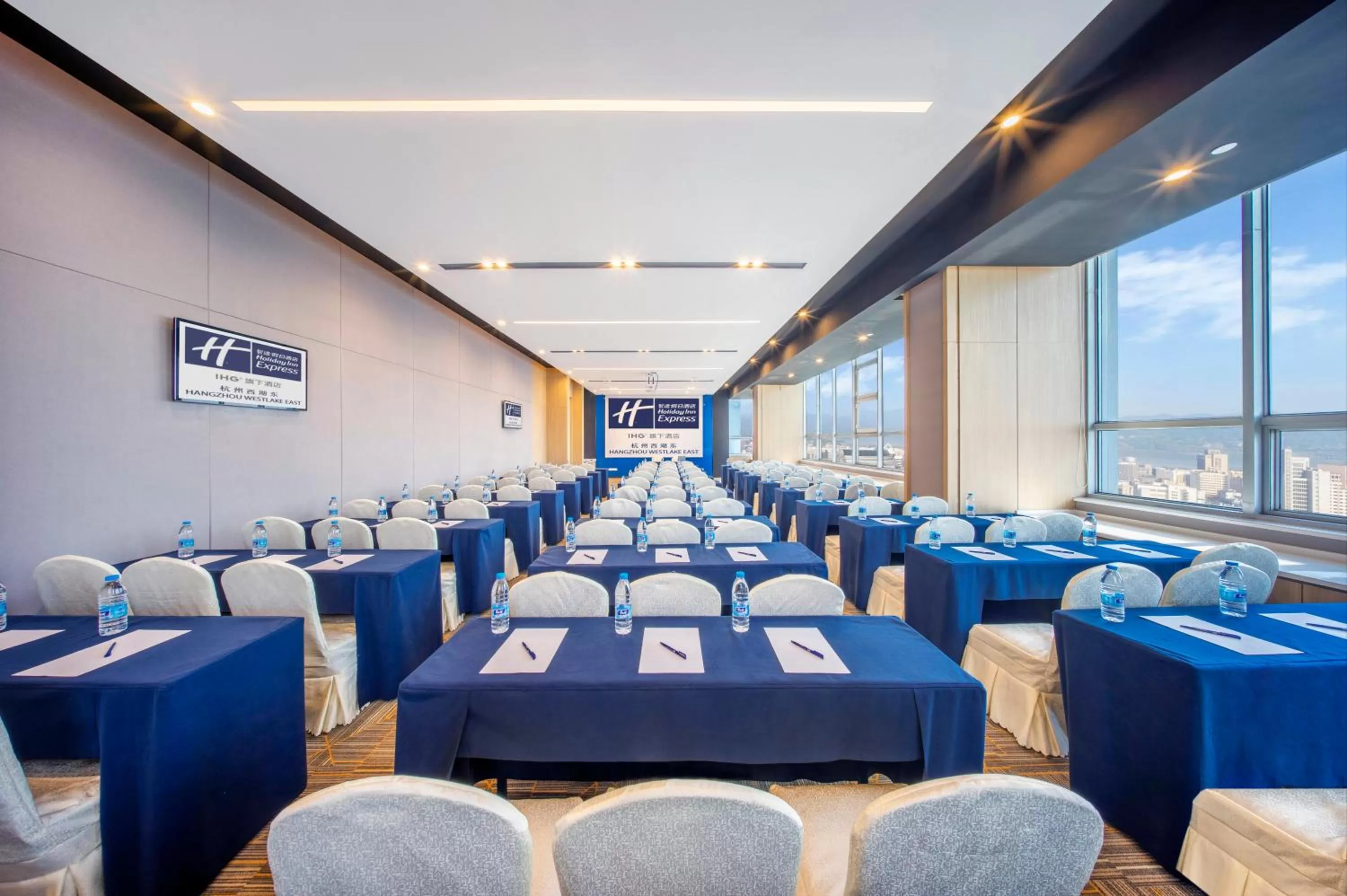 Meeting/conference room in Holiday Inn Express Hangzhou Westlake East by IHG