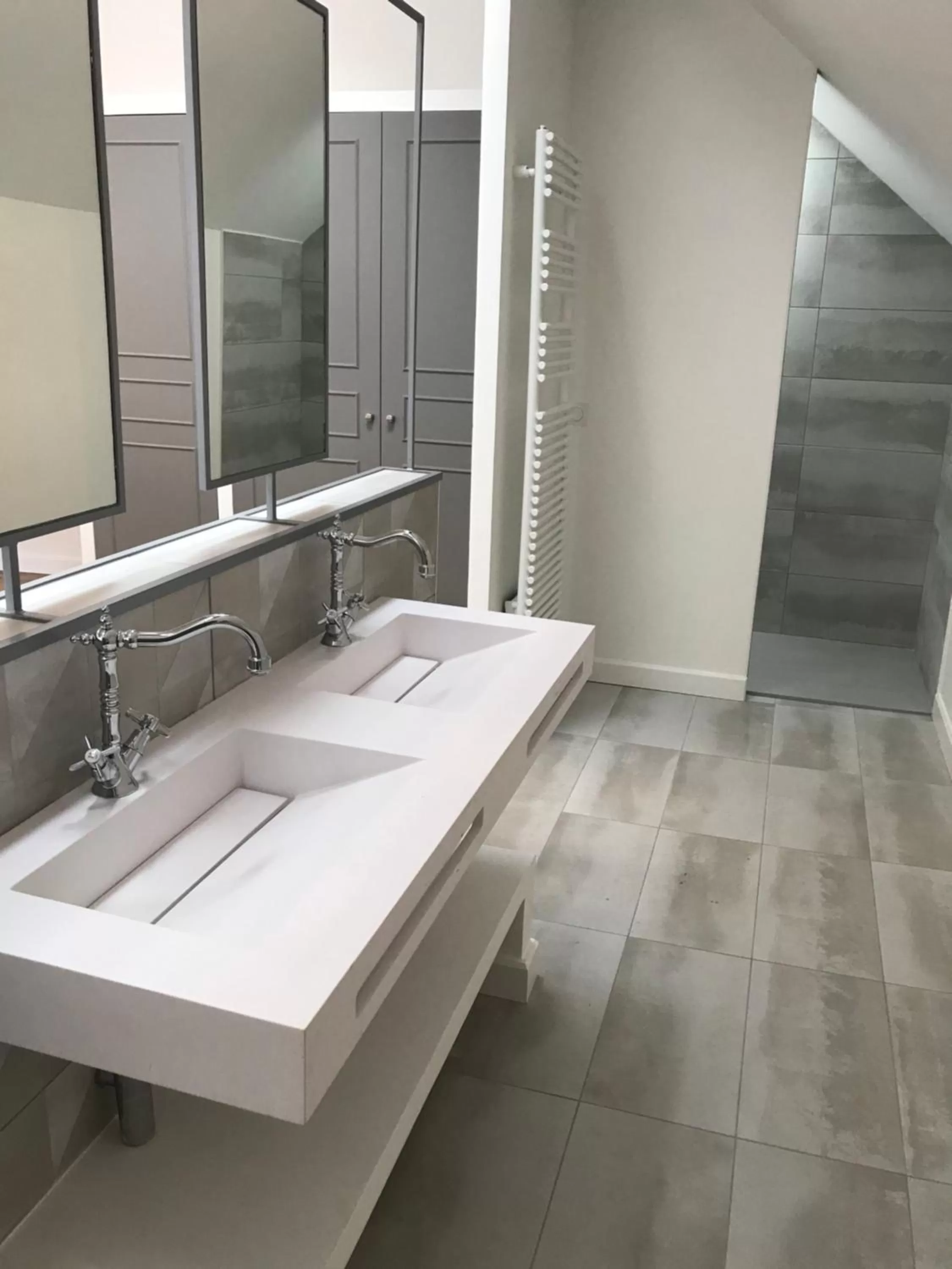 Bathroom in Le Charles V