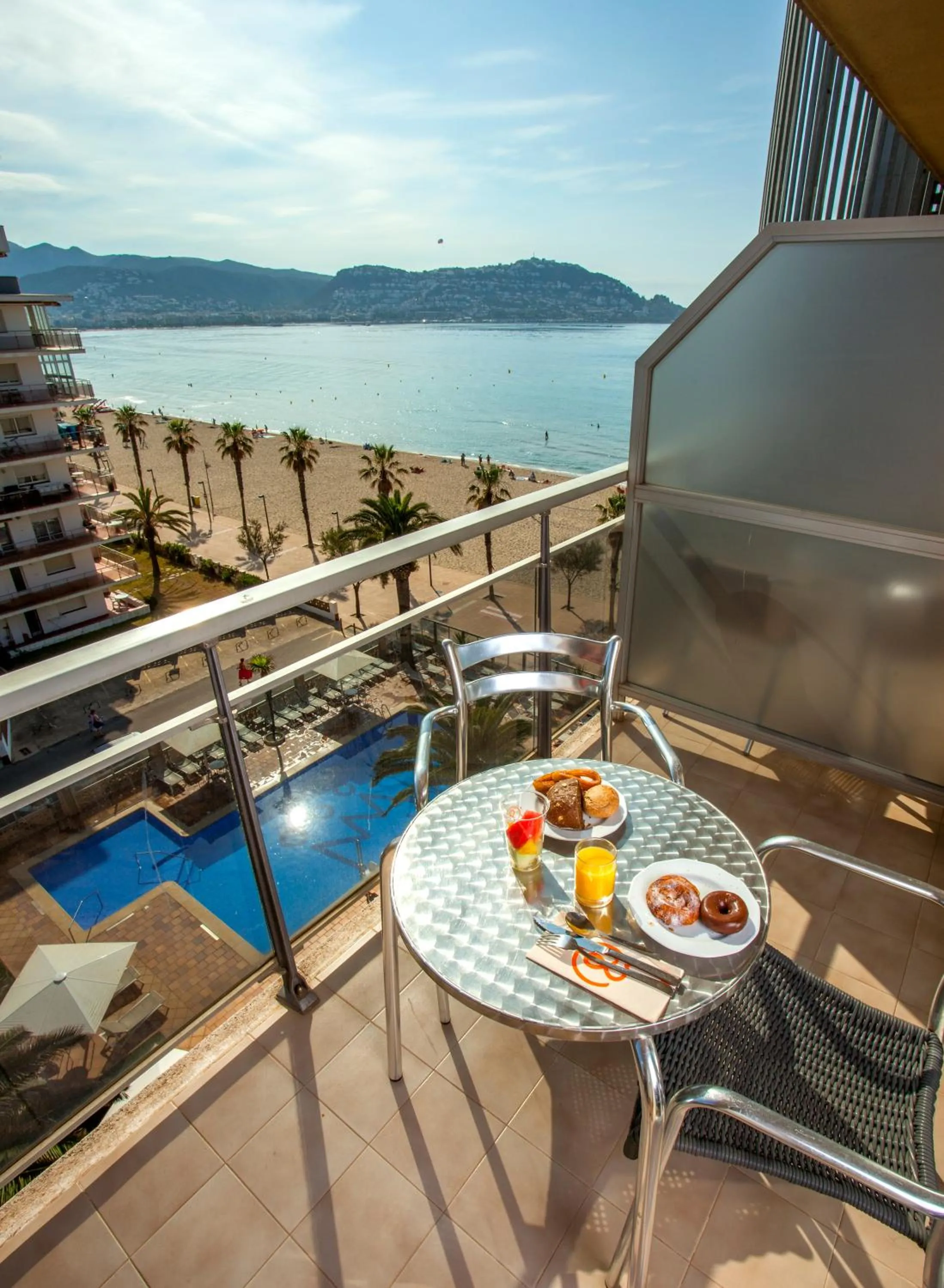 Day in Hotel Monterrey Roses by Pierre & Vacances