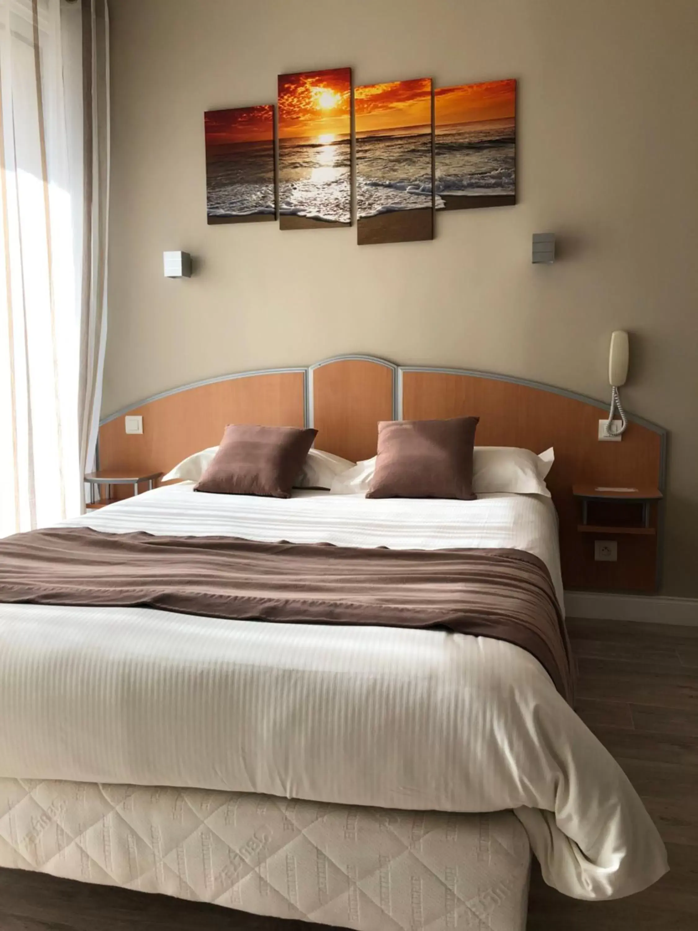 Double Room with Lateral Sea View in Logis Hotel Restaurant le Mirador Double Room with Lateral Sea View in Logis Hotel Restaurant le Mirador