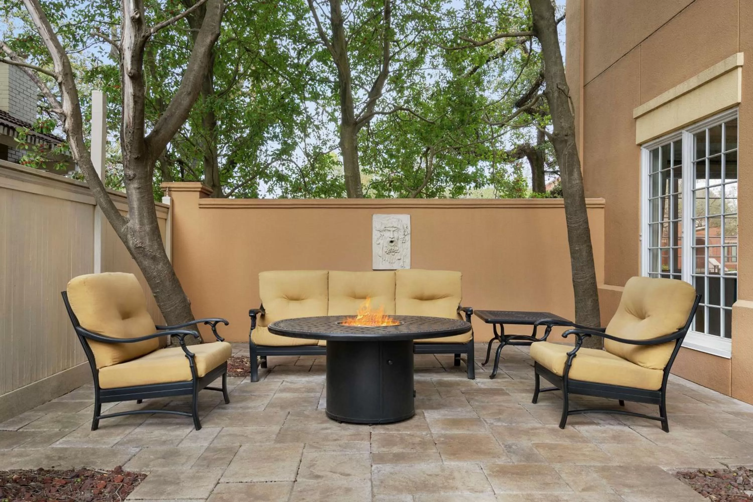 Patio in Hampton Inn New Orleans/St.Charles Ave