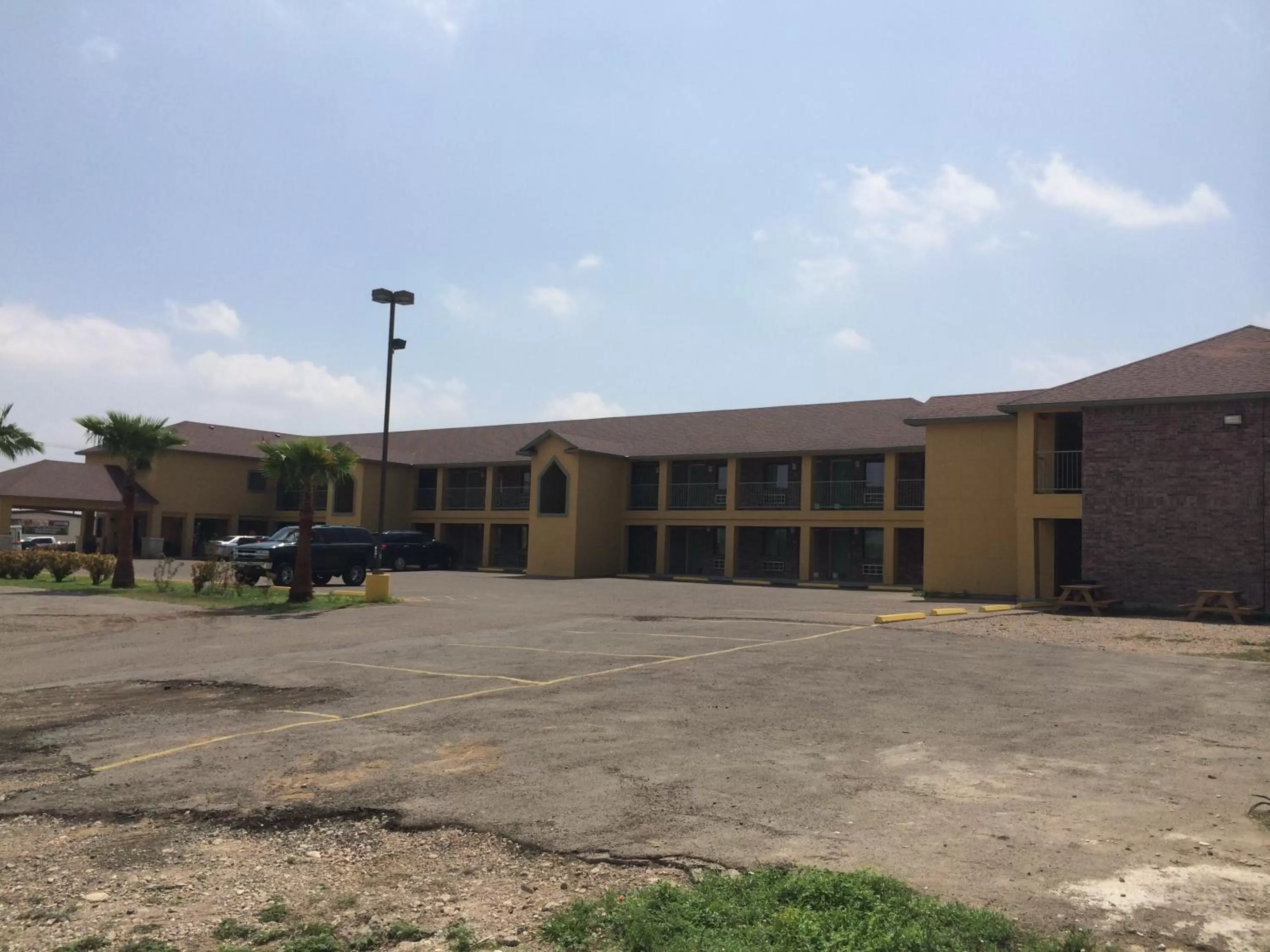 Property building in Country Hill Inn & Suite Eagle Pass