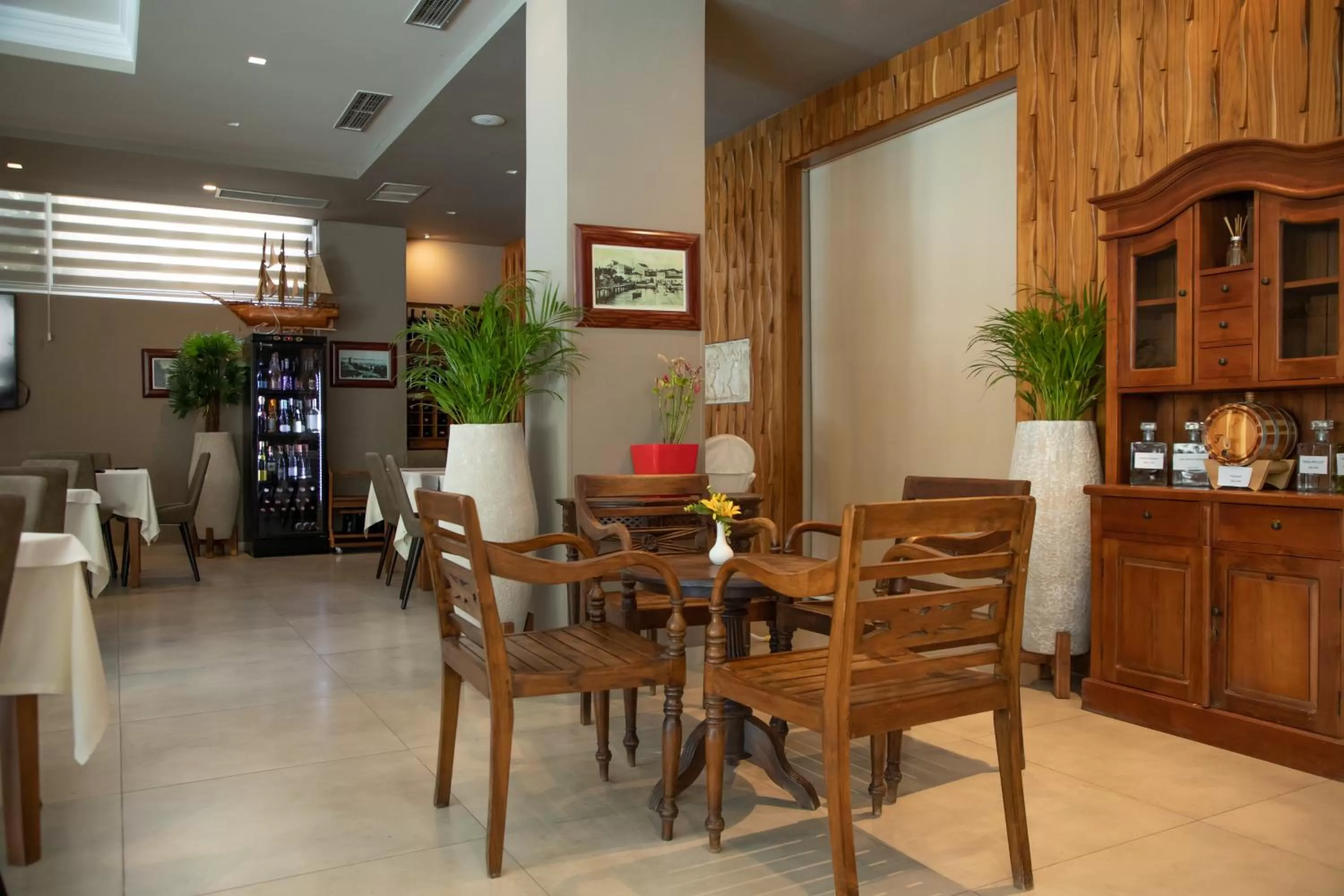 Restaurant/places to eat in Hotel Dyrrah