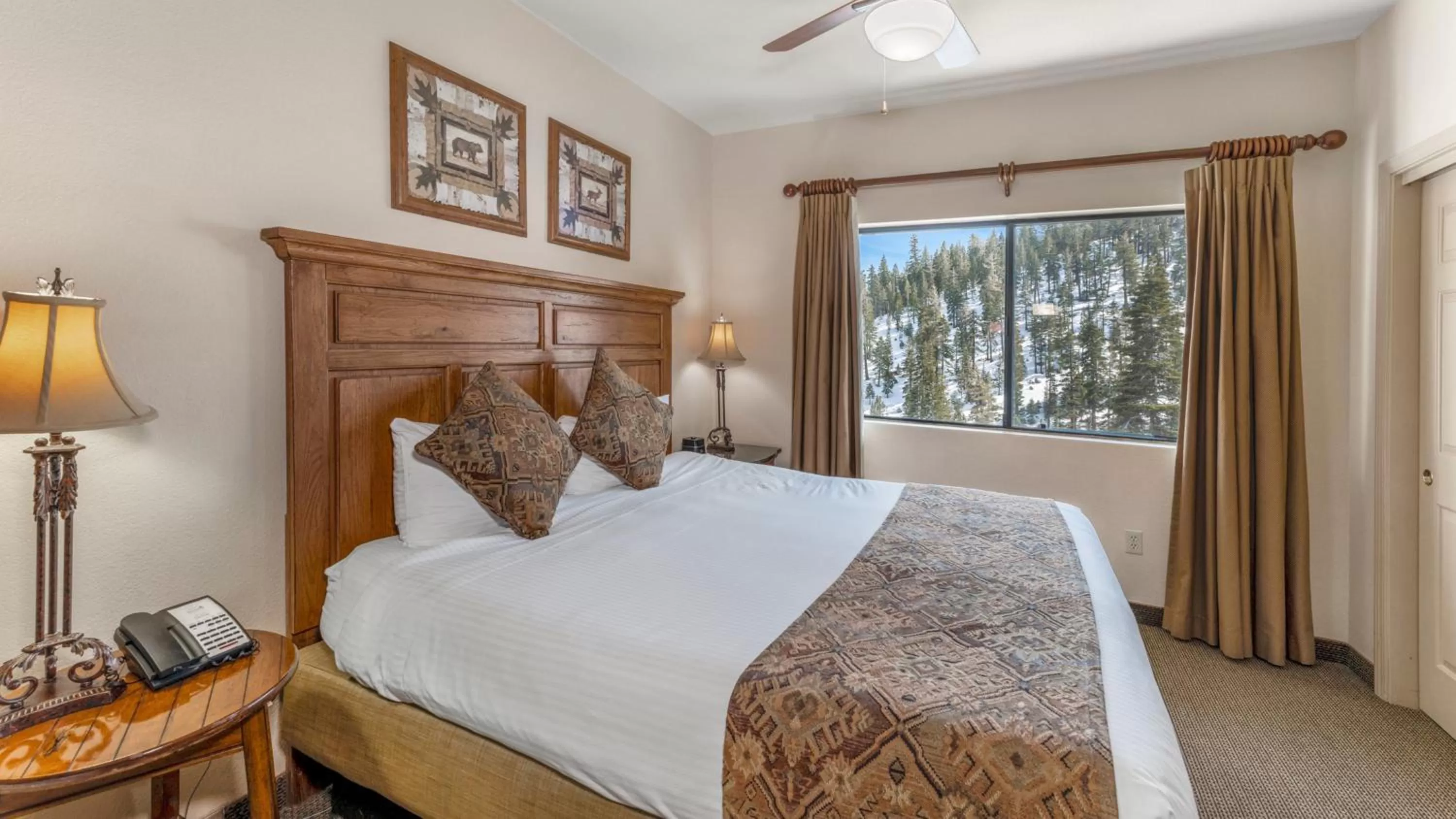 Photo of the whole room, Bed in Holiday Inn Club Vacations - Tahoe Ridge Resort
