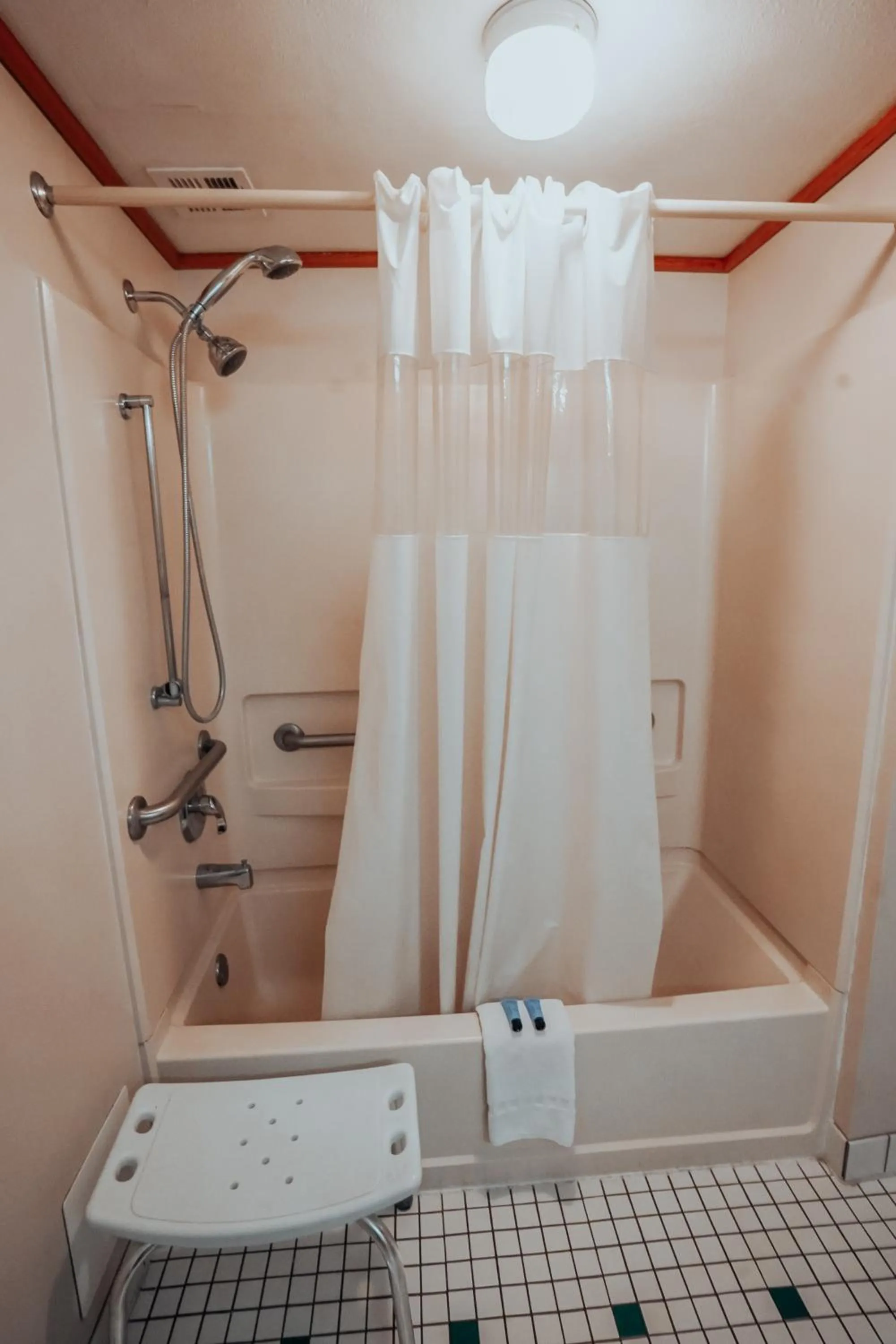 Lamplighter Inn and Suites - North