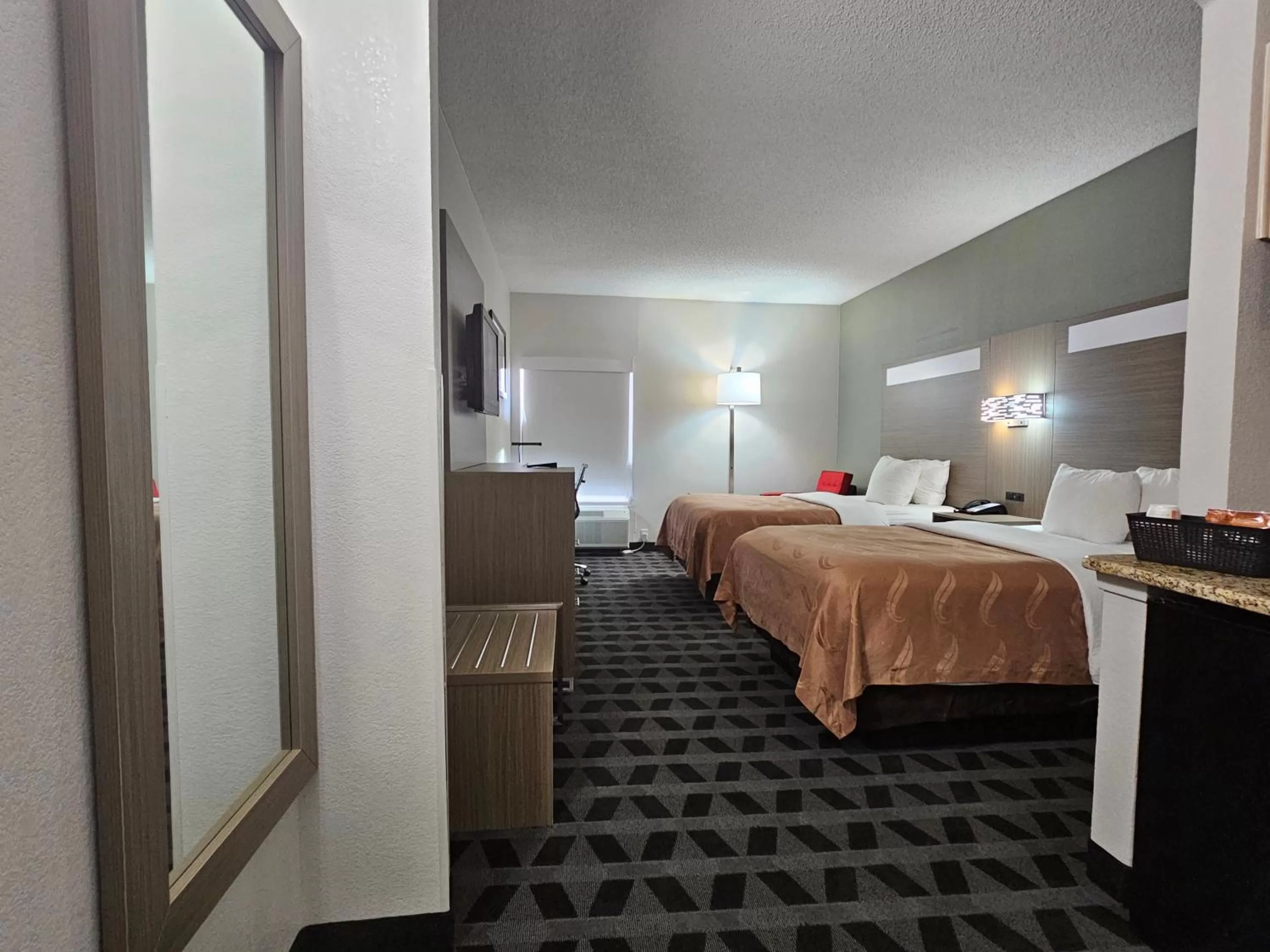 Photo of the whole room, Bed in Quality Inn & Suites Irving DFW Airport South