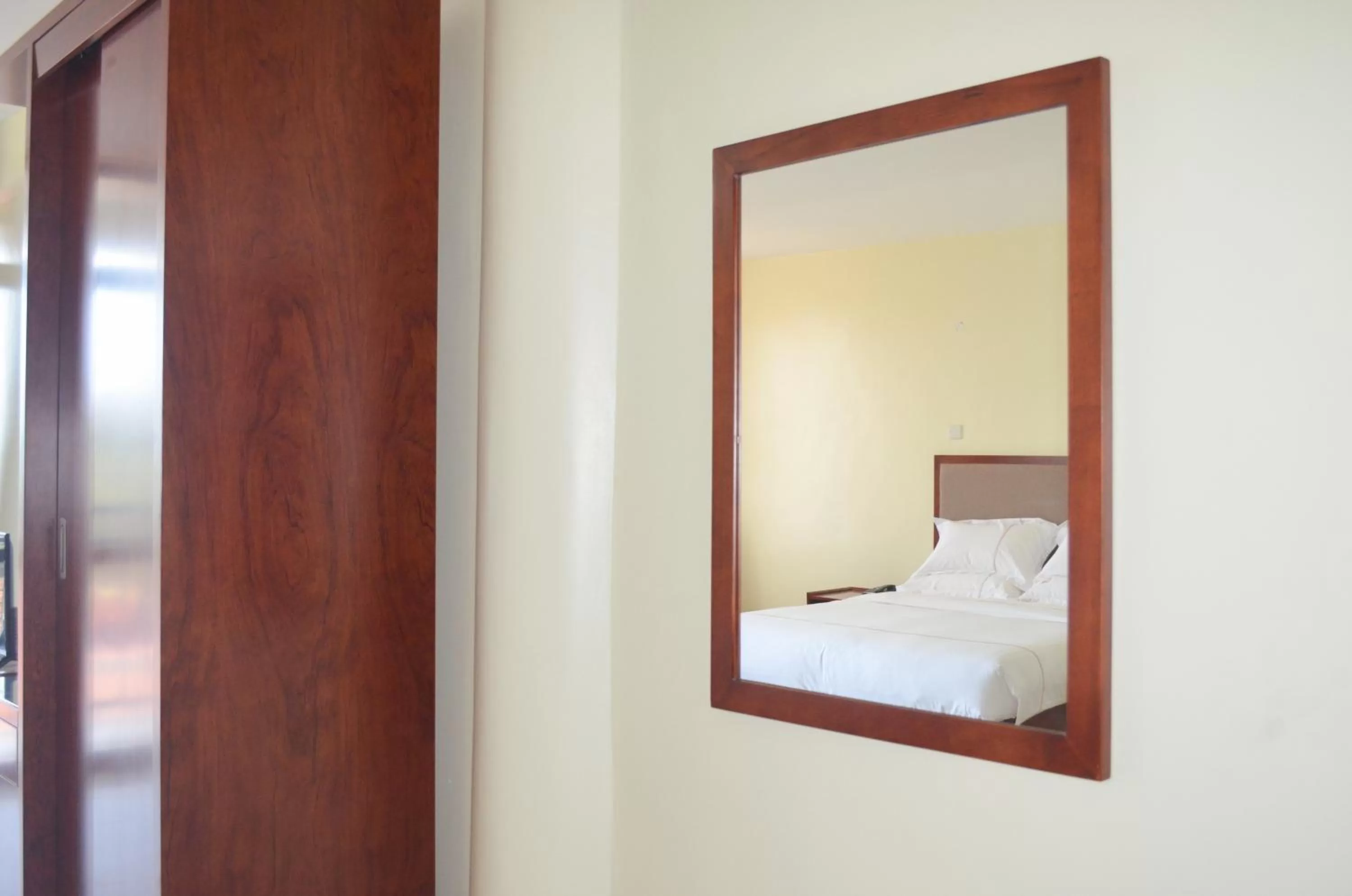 Bedroom, Bed in Igar Plaza Hotel