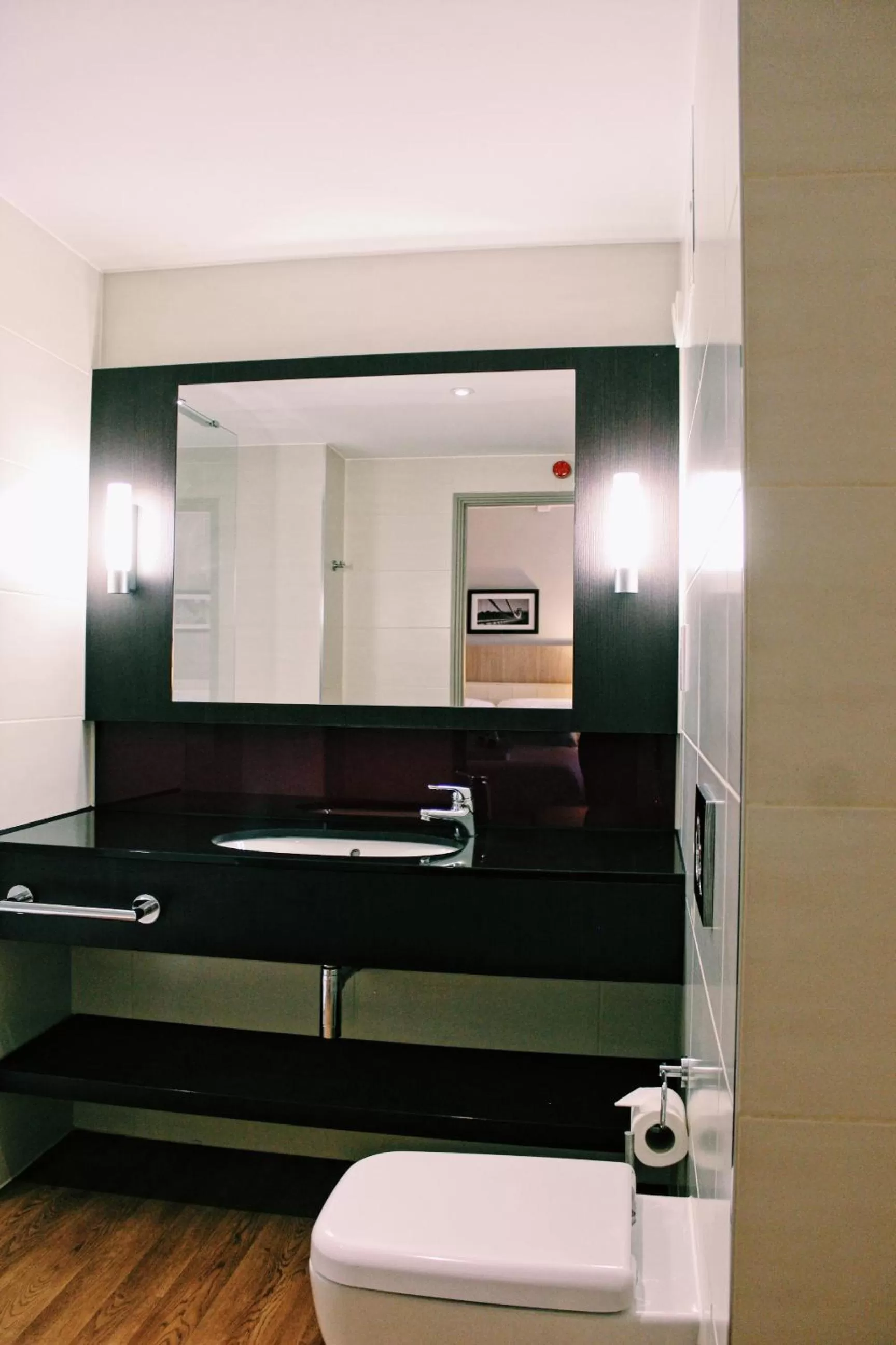 Bathroom in Lancaster Hotel