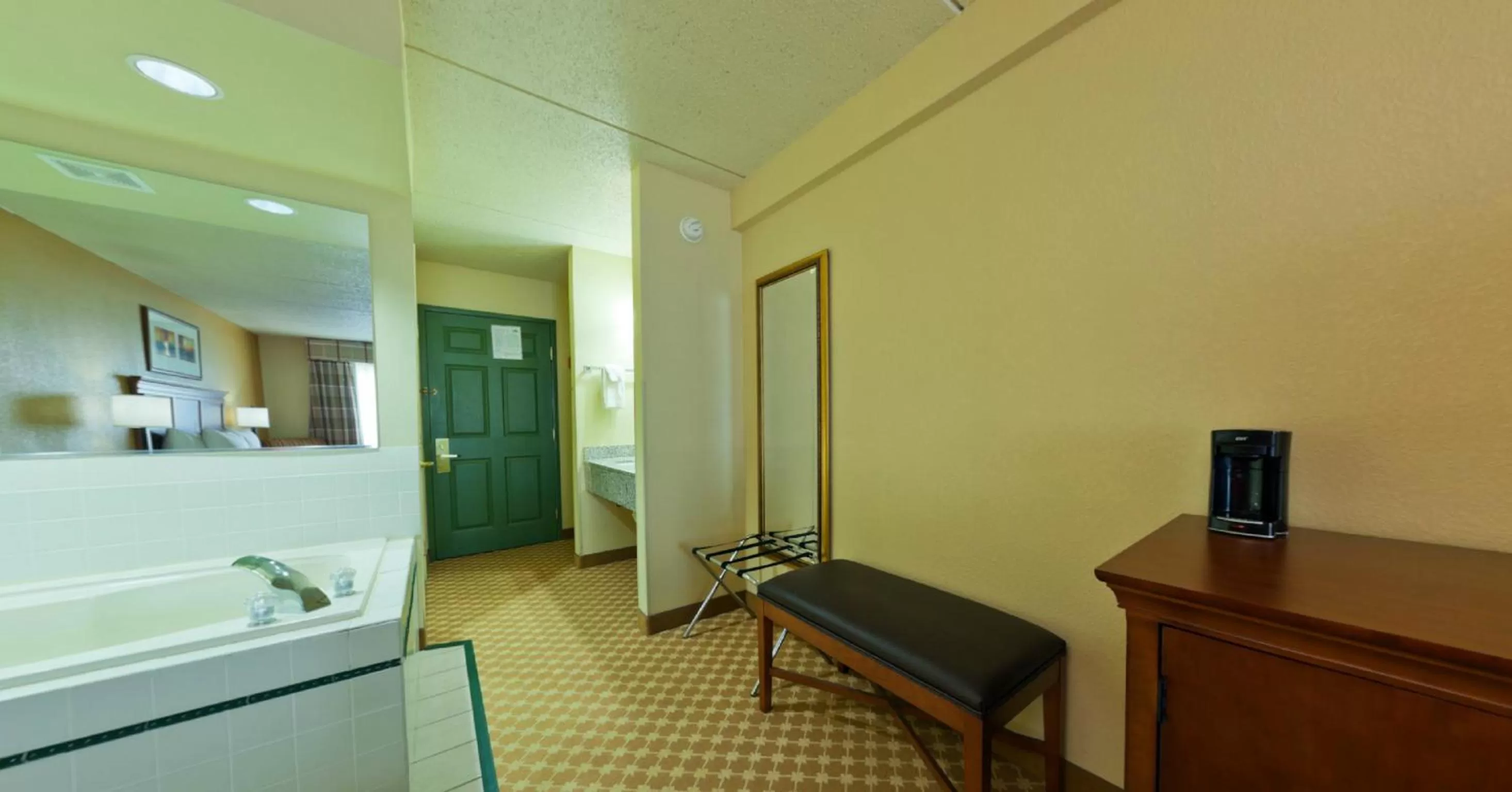 Spa and wellness centre/facilities in Country Inn & Suites by Radisson, Kalamazoo, MI