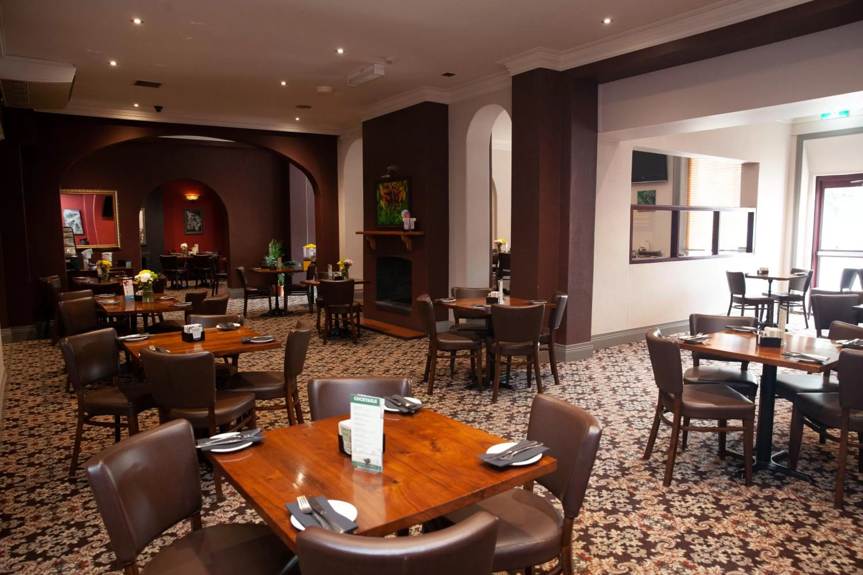 Restaurant/places to eat in Royal Hotel Singleton