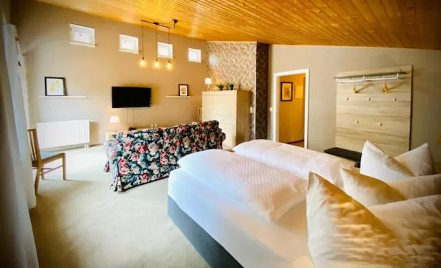 Decorative detail, Bed in Hotel Zur Kutsche