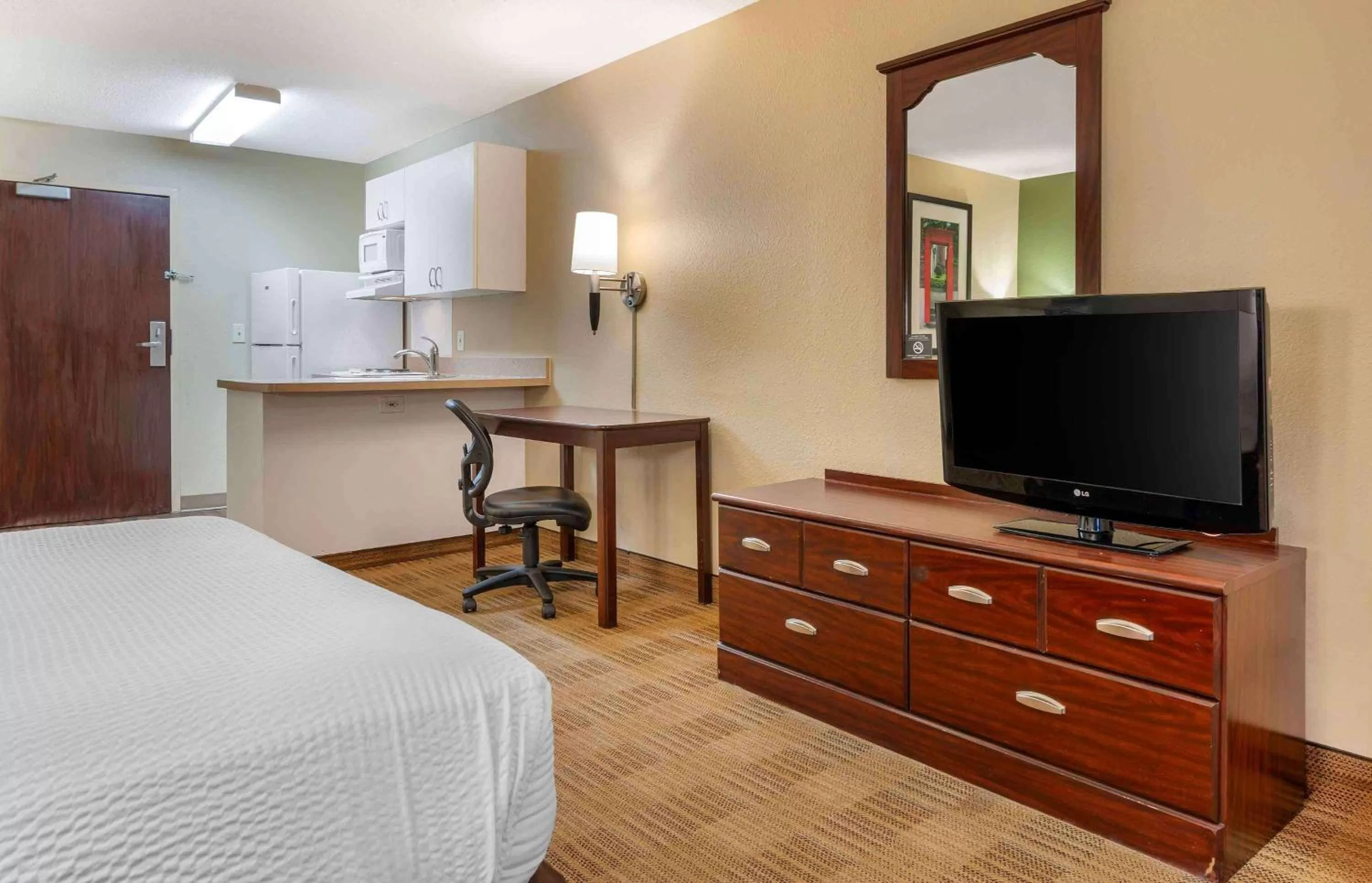 Bedroom, Bed in Extended Stay America Suites - Cincinnati - Florence - Turfway Rd