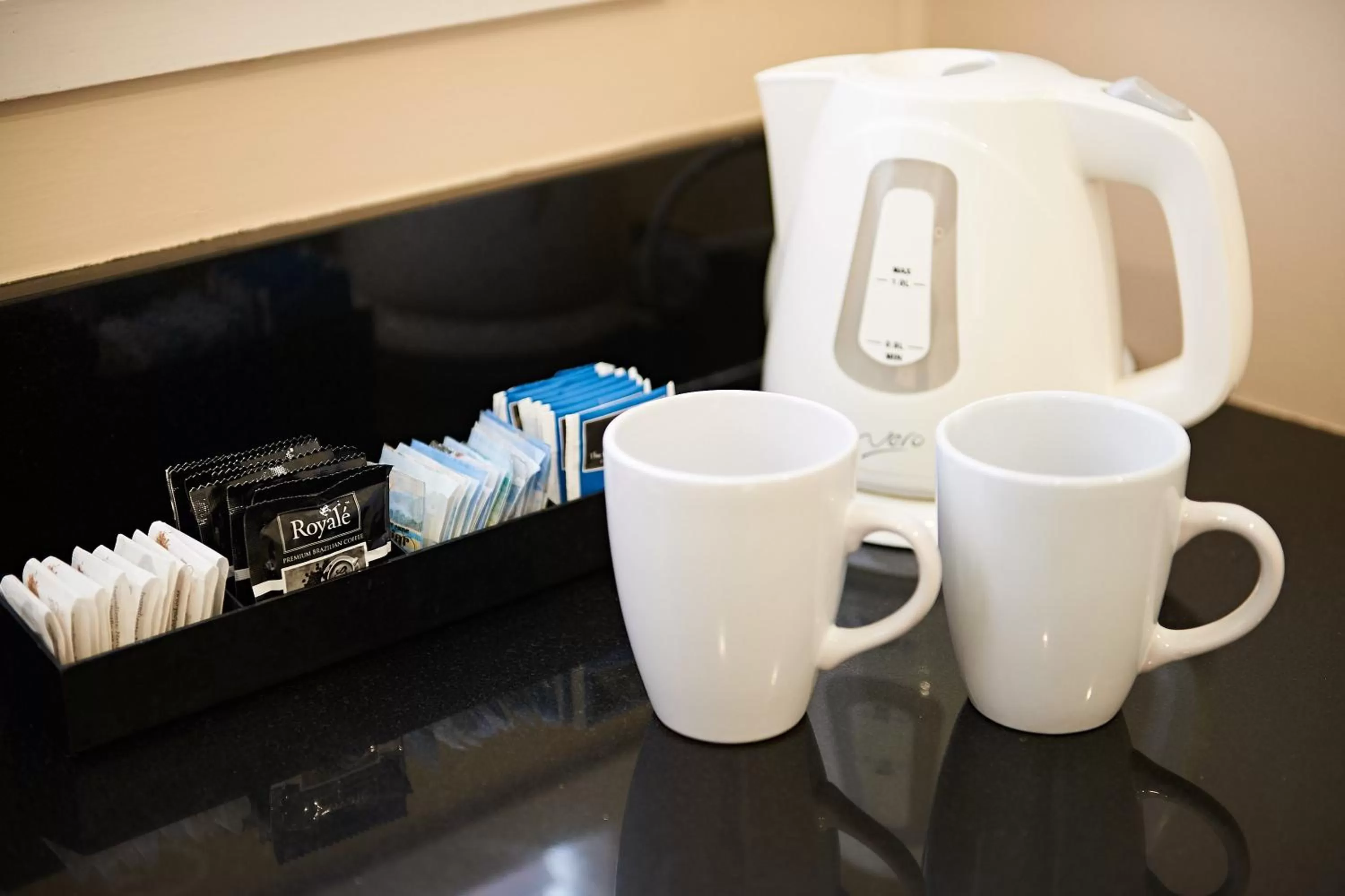 Coffee/tea facilities in Auckland Airport Lodge