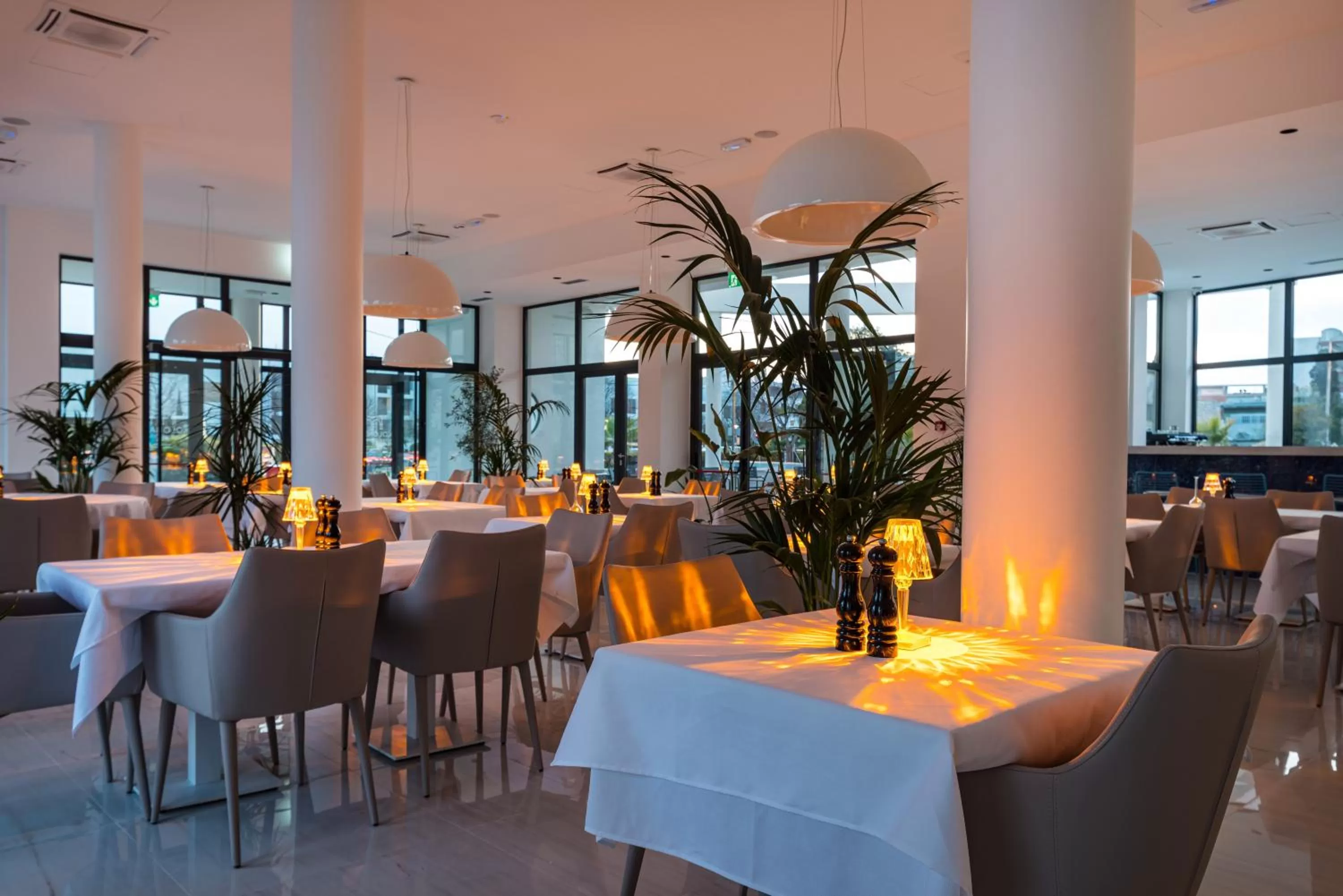 Restaurant/places to eat in Miramare Hotel