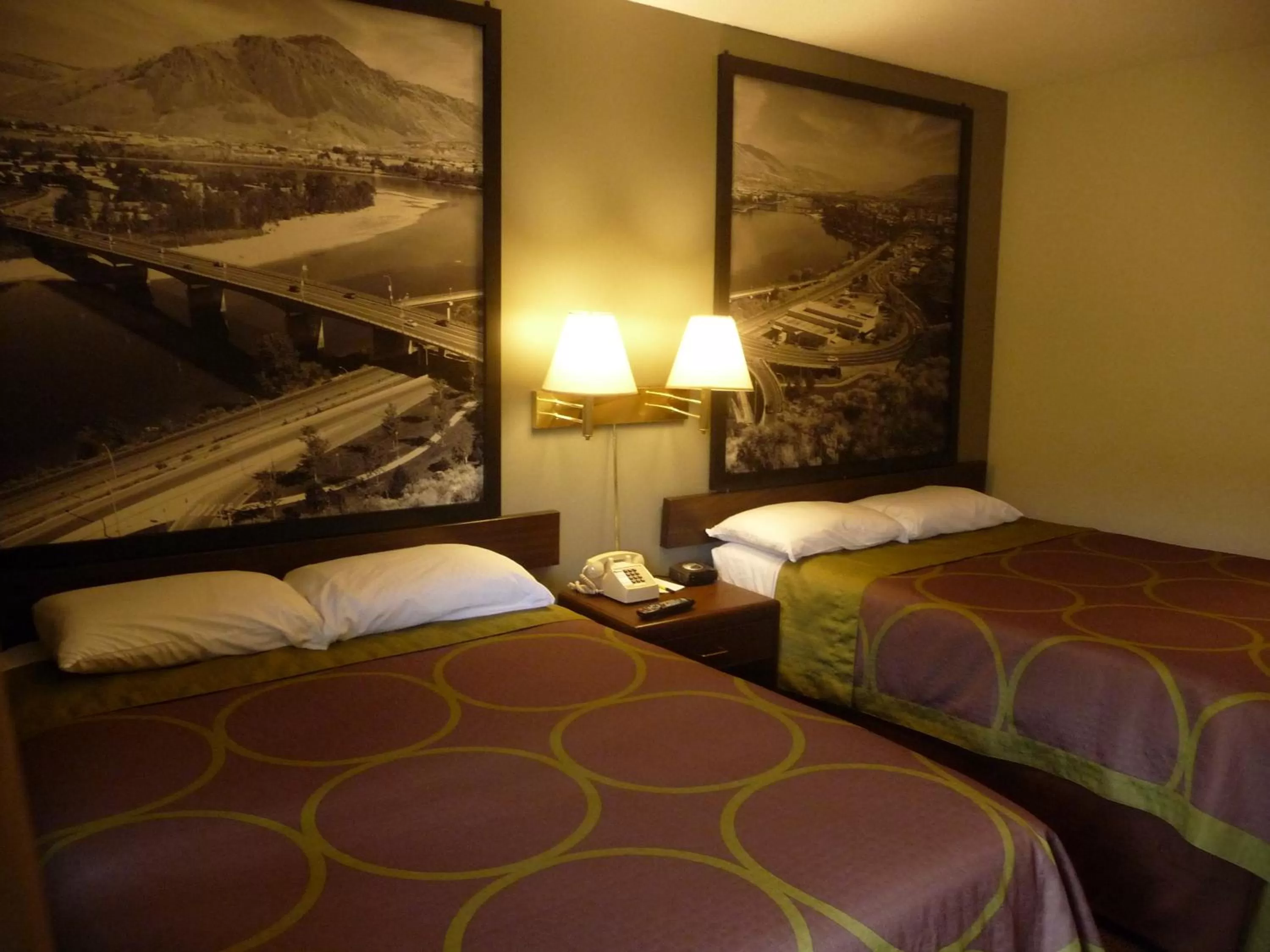 Bed in Super 8 by Wyndham Kamloops East