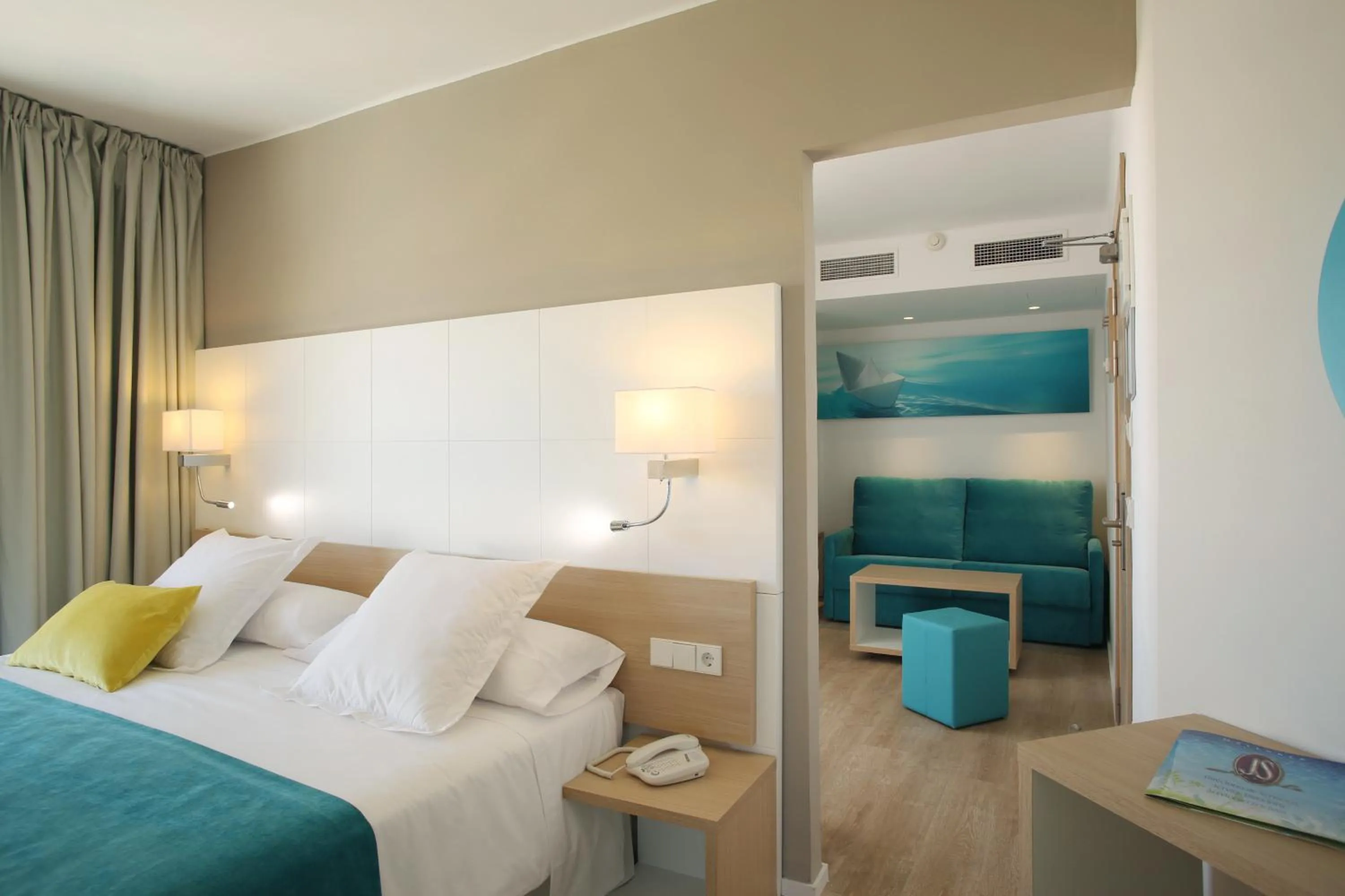 Living room, Bed in JS Palma Stay - Adults Only