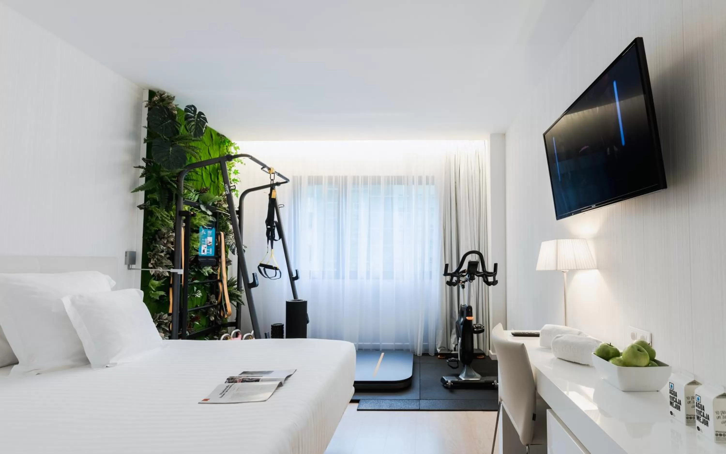 Photo of the whole room, Bed in Hotel Zentral Castellana Norte