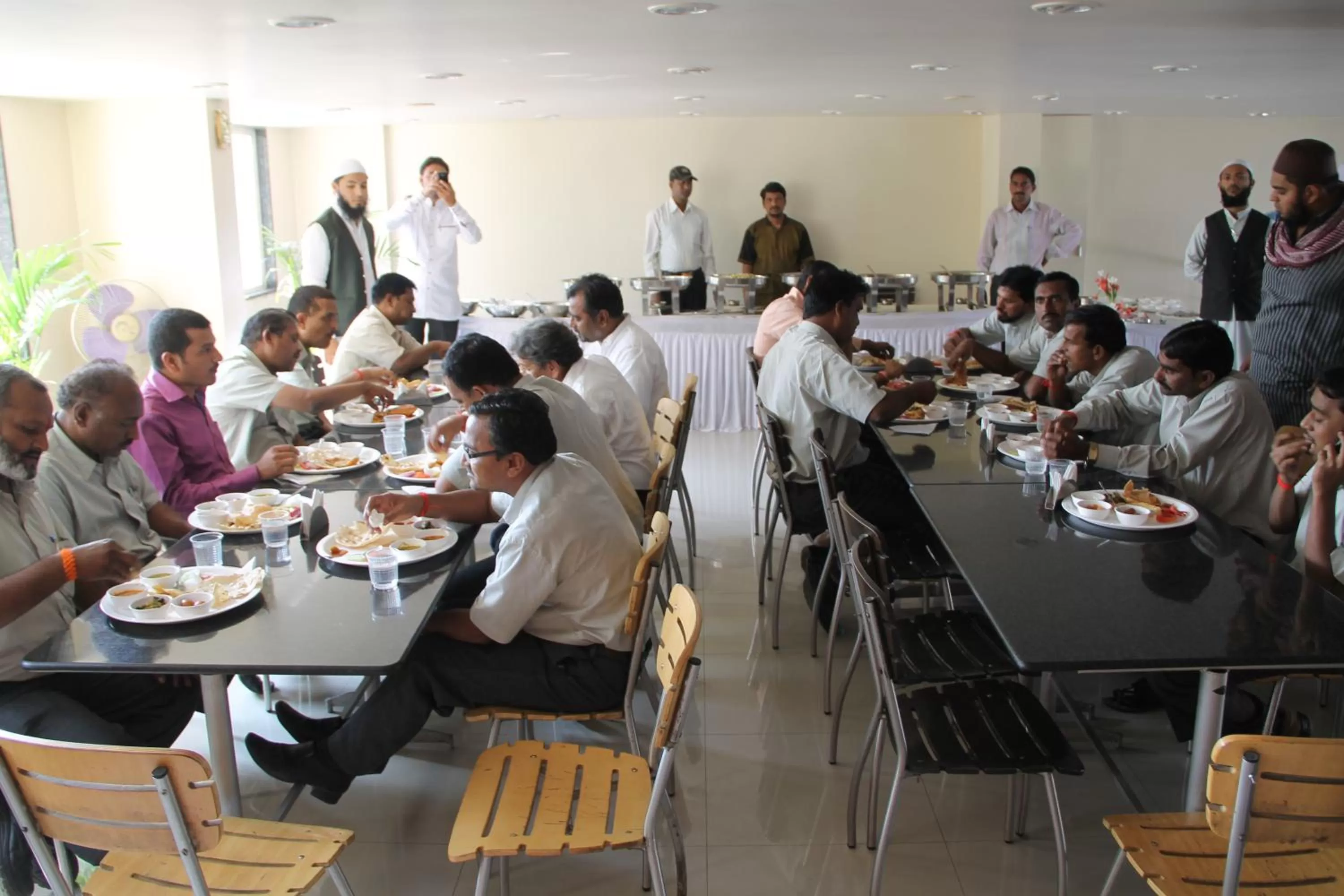 Restaurant/places to eat in HOTEL NEW BHARTI