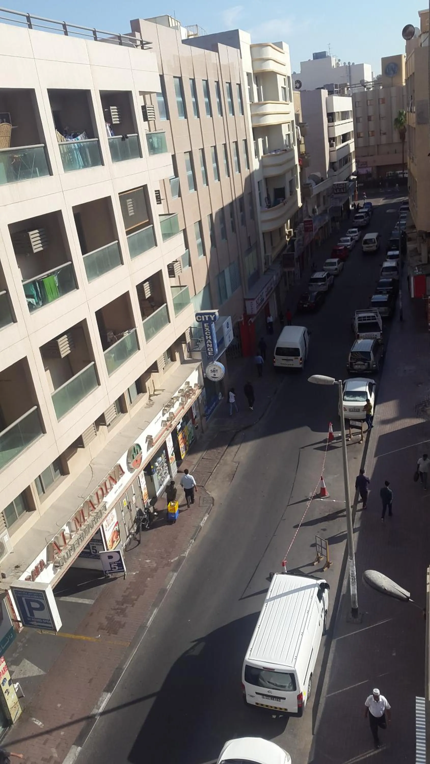 Restaurant/places to eat in AL Raien Hotel Apartment