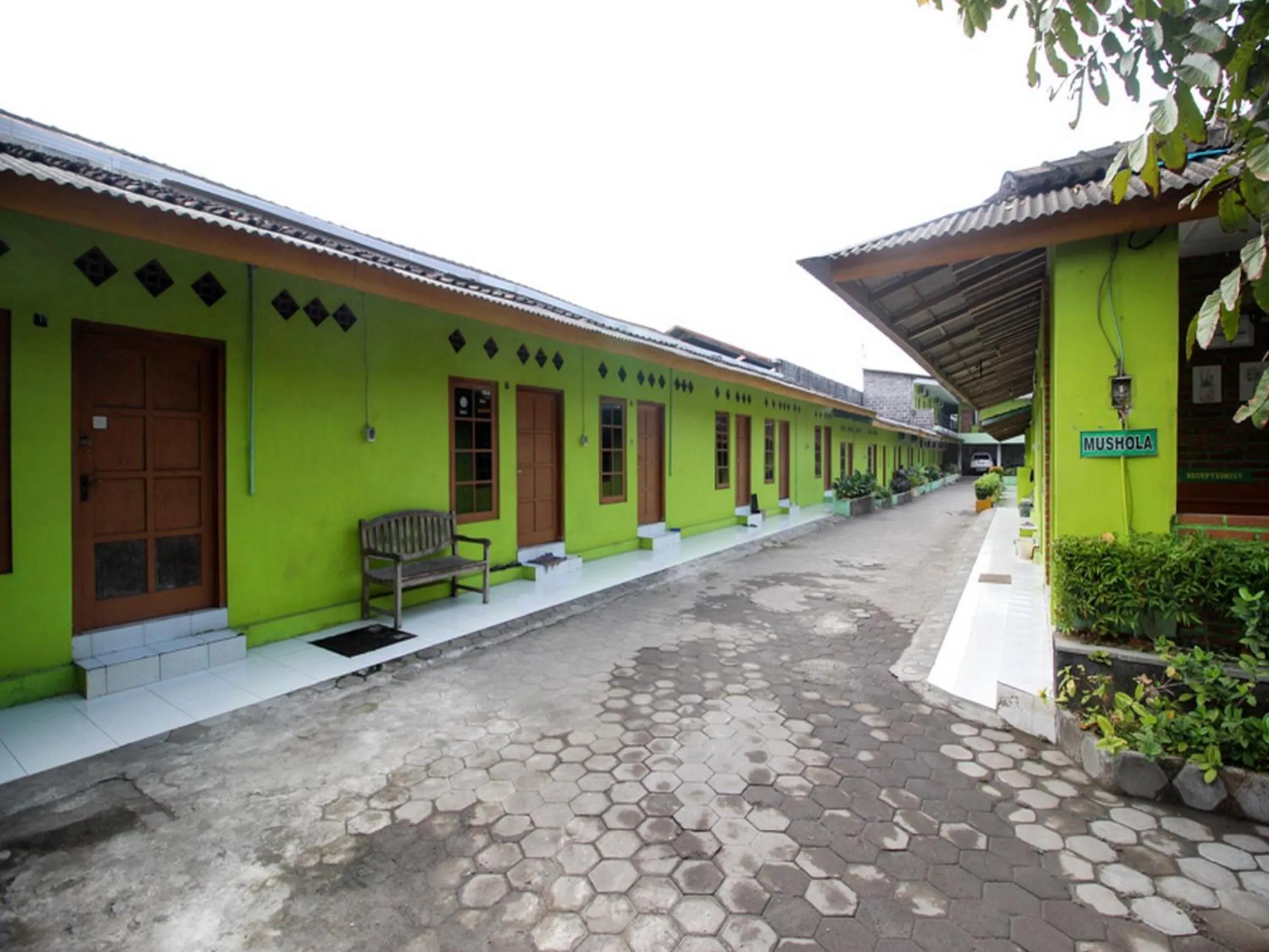 Property building in RedDoorz @ Jalan Parangtritis