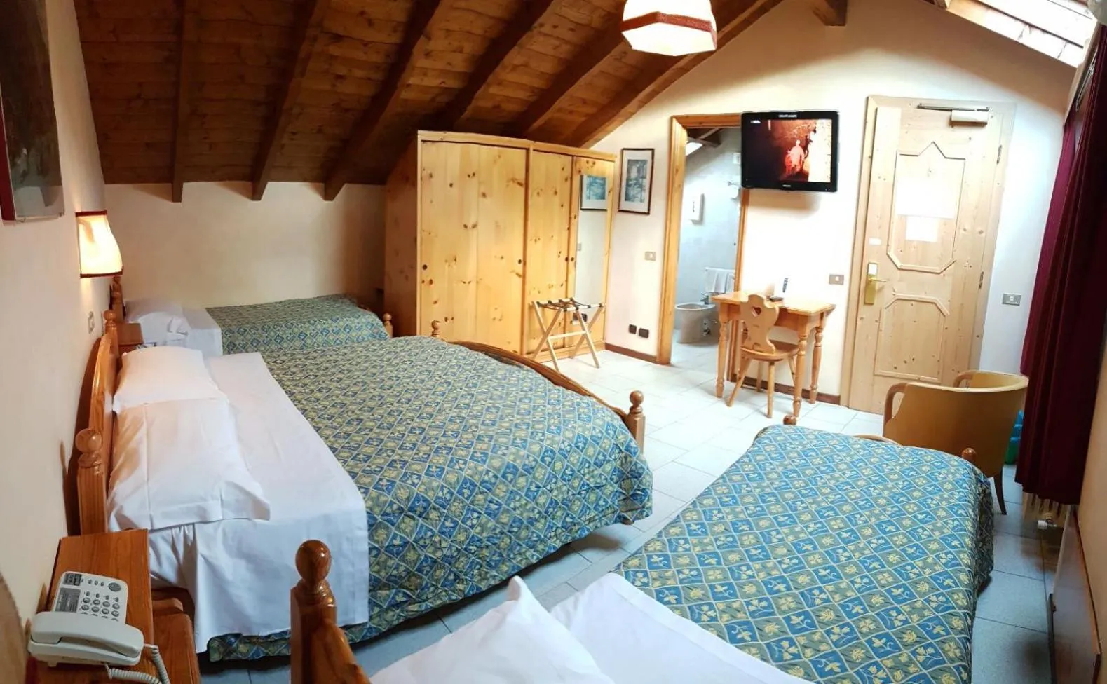 Photo of the whole room, Bed in Hotel Stelvio