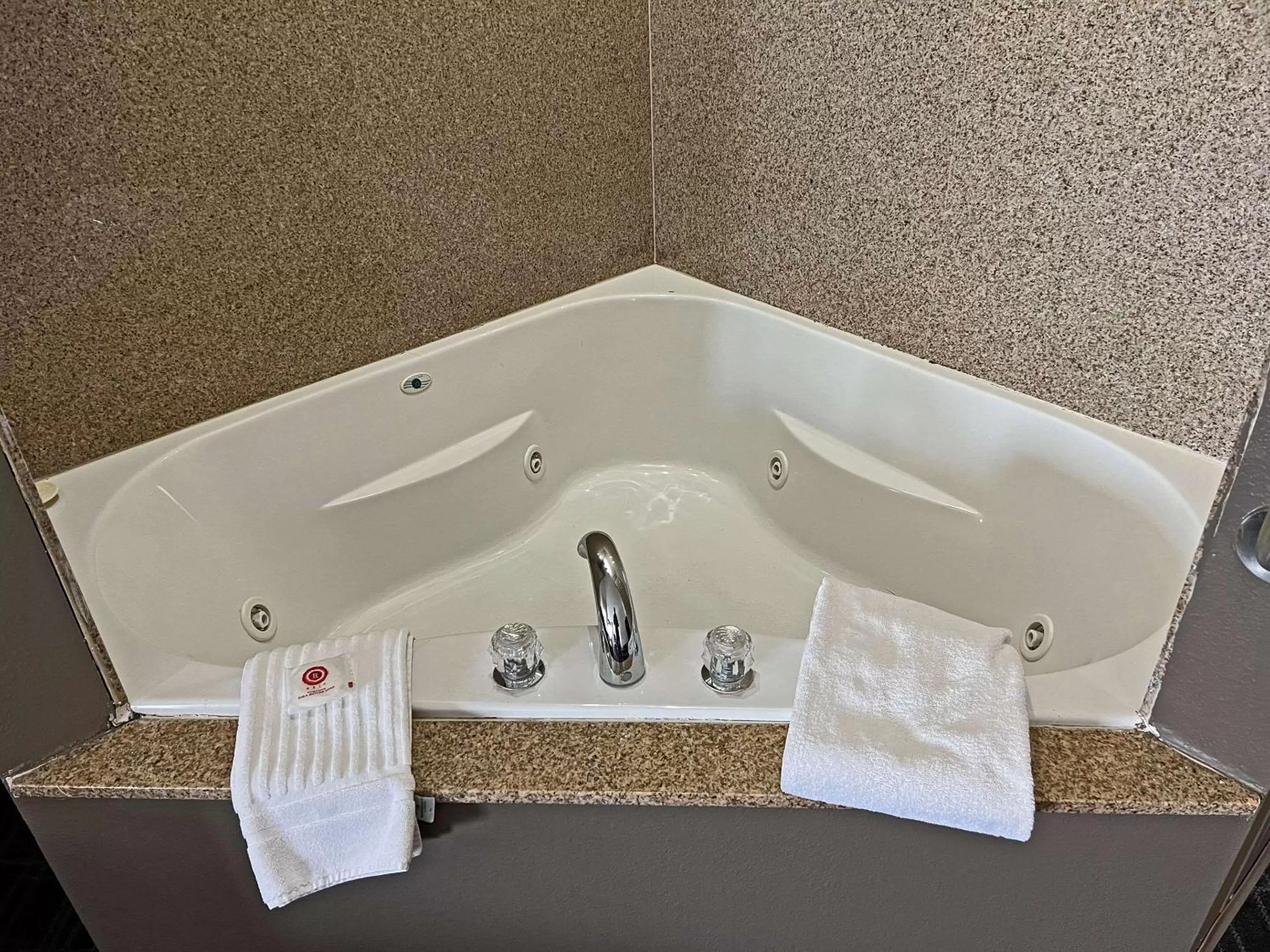 Bedroom in Comfort Suites Jackson-Cape Girardeau