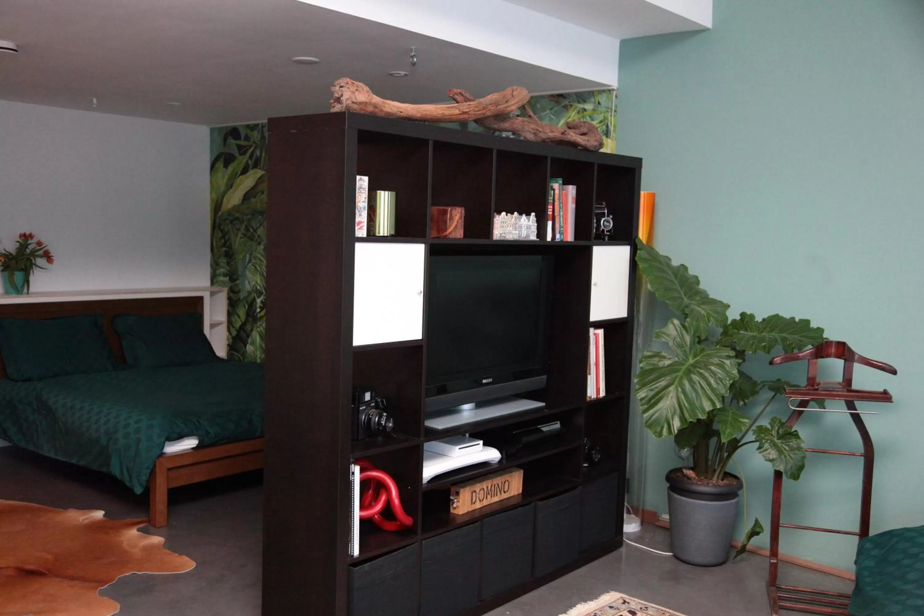 TV/Entertainment Center in Private Studio - FREE PARKING