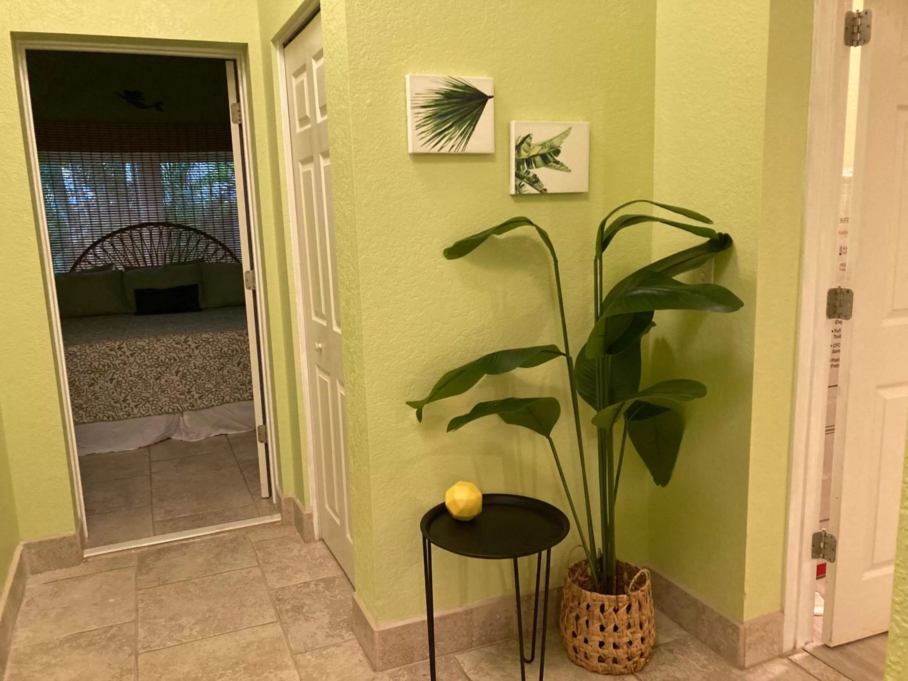 3Gulls Inn Ozona-Boutique Hotel-Steps from Restaurants & Brewery-SwimSpa Pool-Pet Friendly