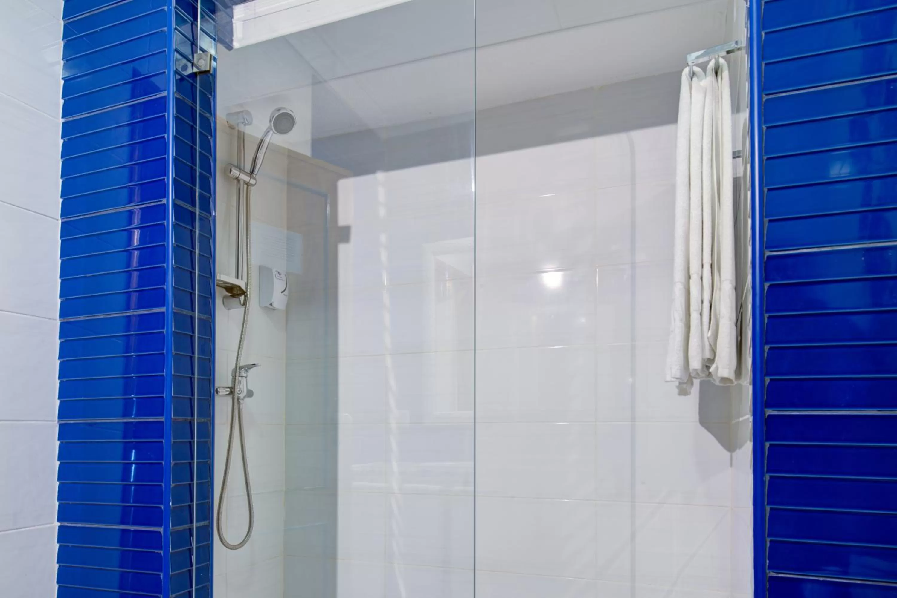 Bathroom in Choromar Apartments