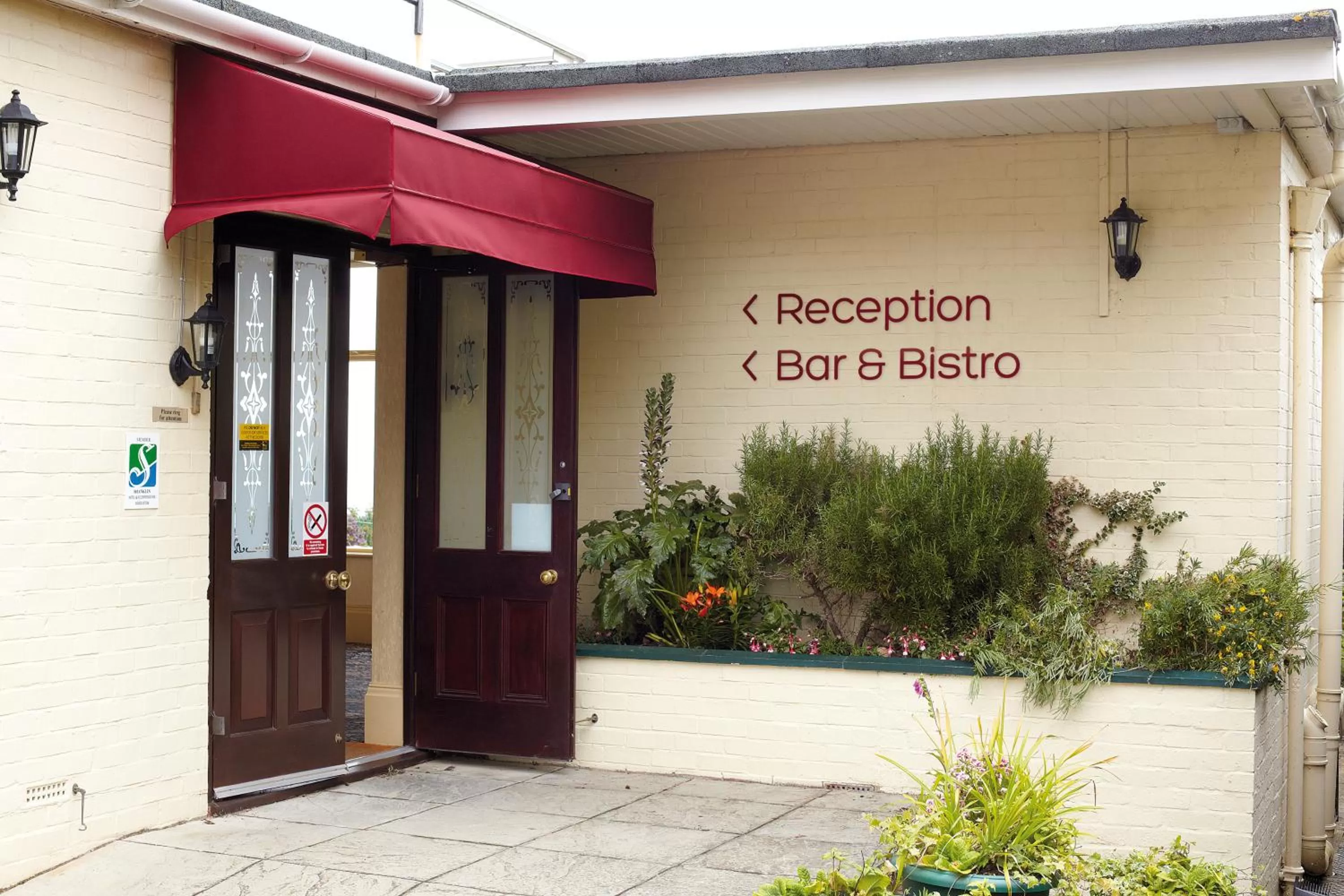 Facade/entrance in The Clifton