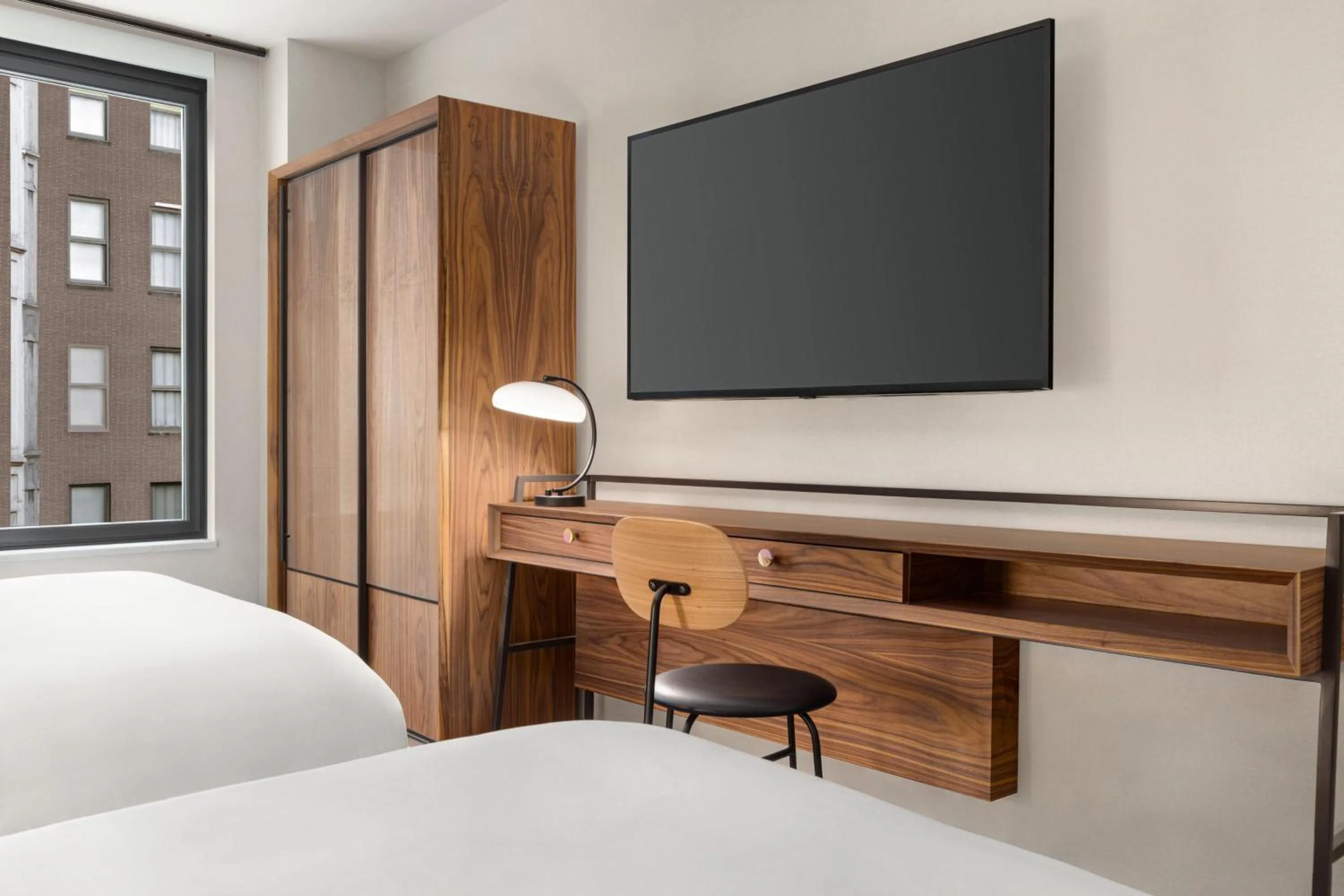 Photo of the whole room, Bed in Le Meridien New York, Fifth Avenue