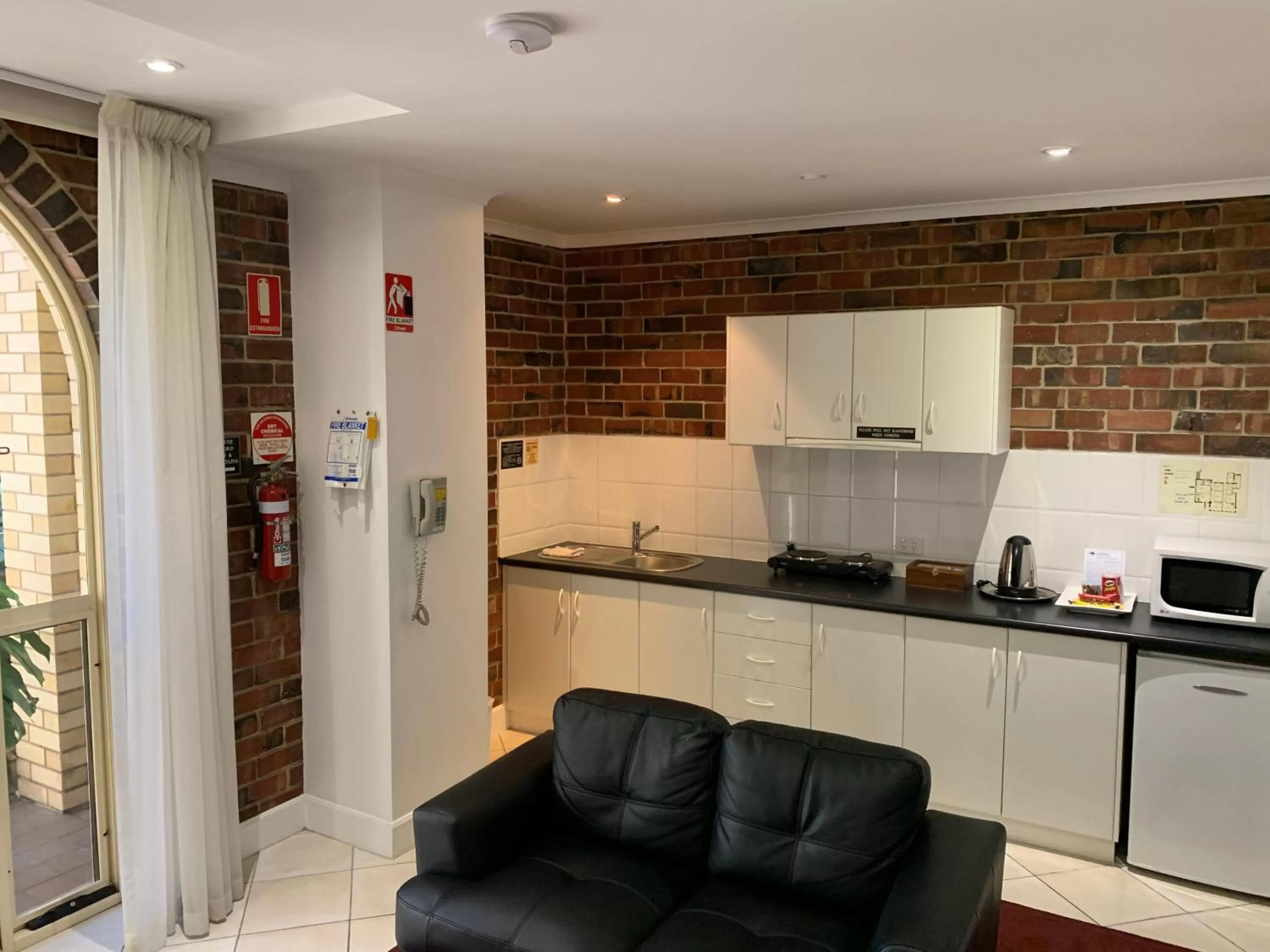 Coffee/tea facilities in Ensenada Motor Inn and Suites