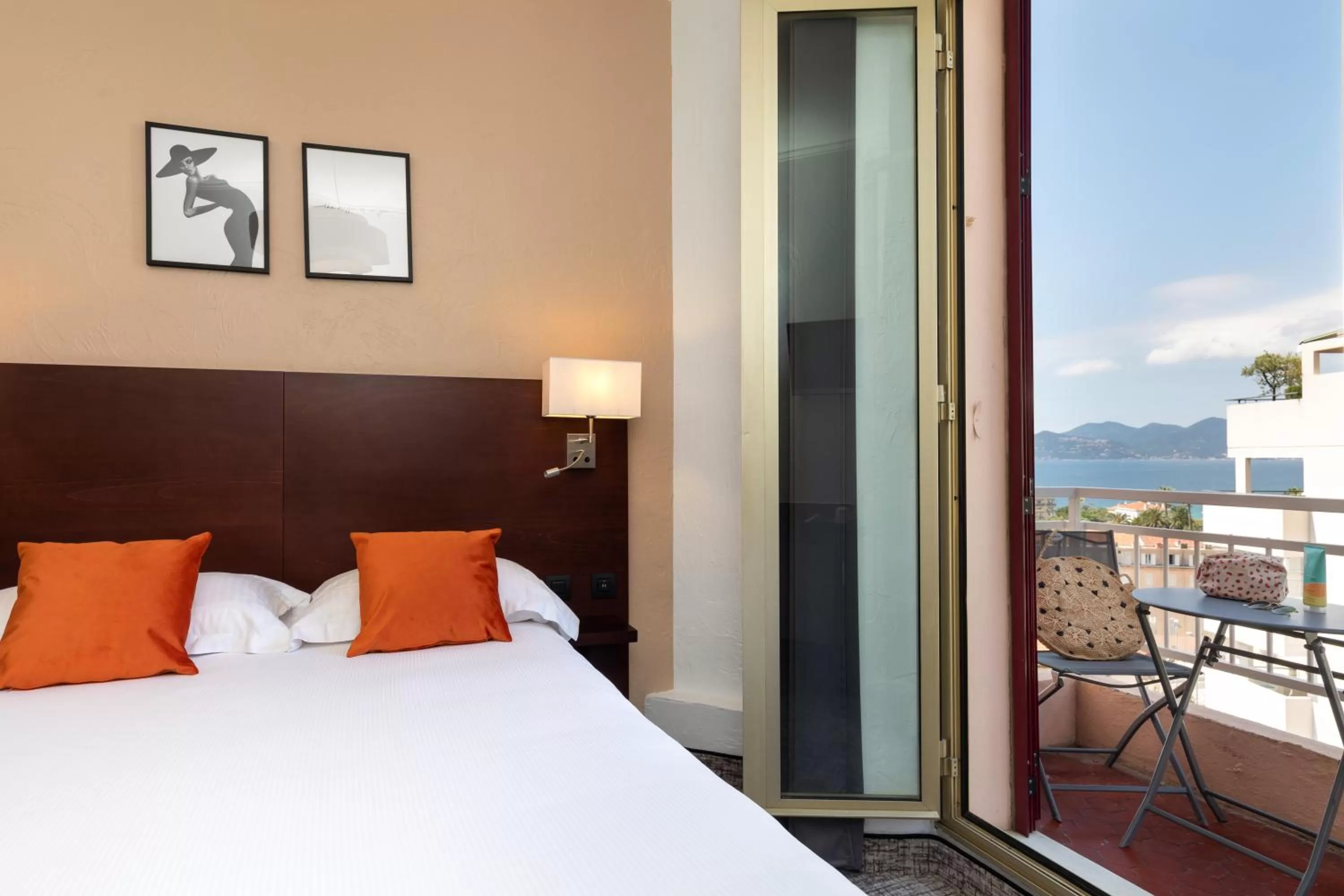 Bed in Best Western Hôtel des Orangers Cannes