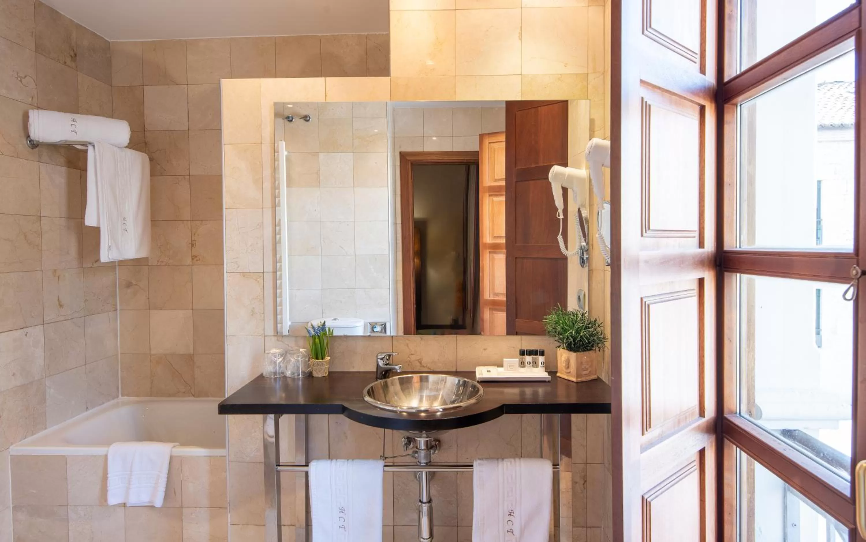 Bathroom in Hospedium Hotel Casino Del Tormes