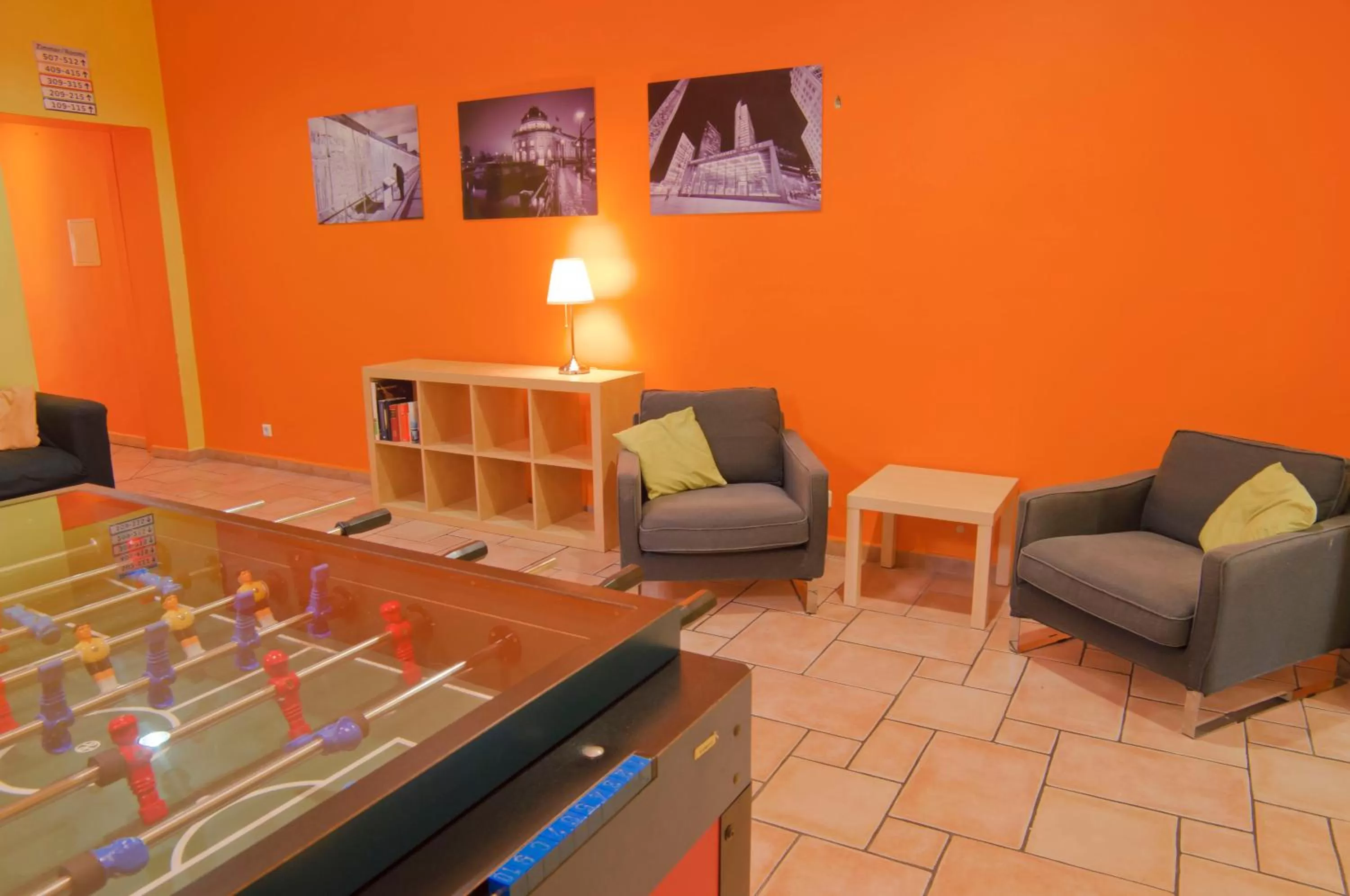 Communal lounge/ TV room in Happy Hotel Berlin