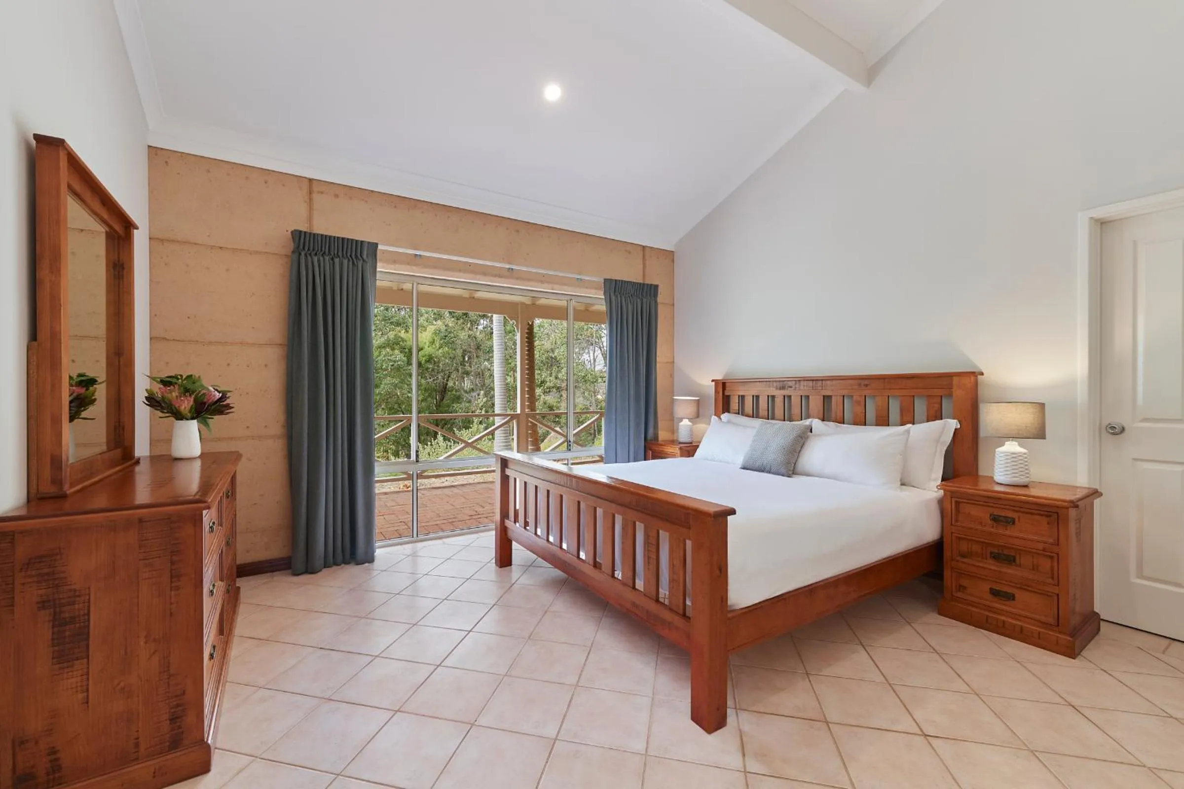 Bedroom, Bed in Eight Willows Retreat