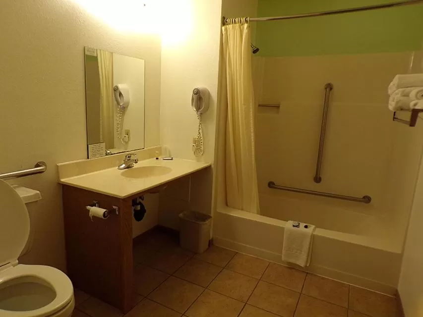 Shower in Morton Inn