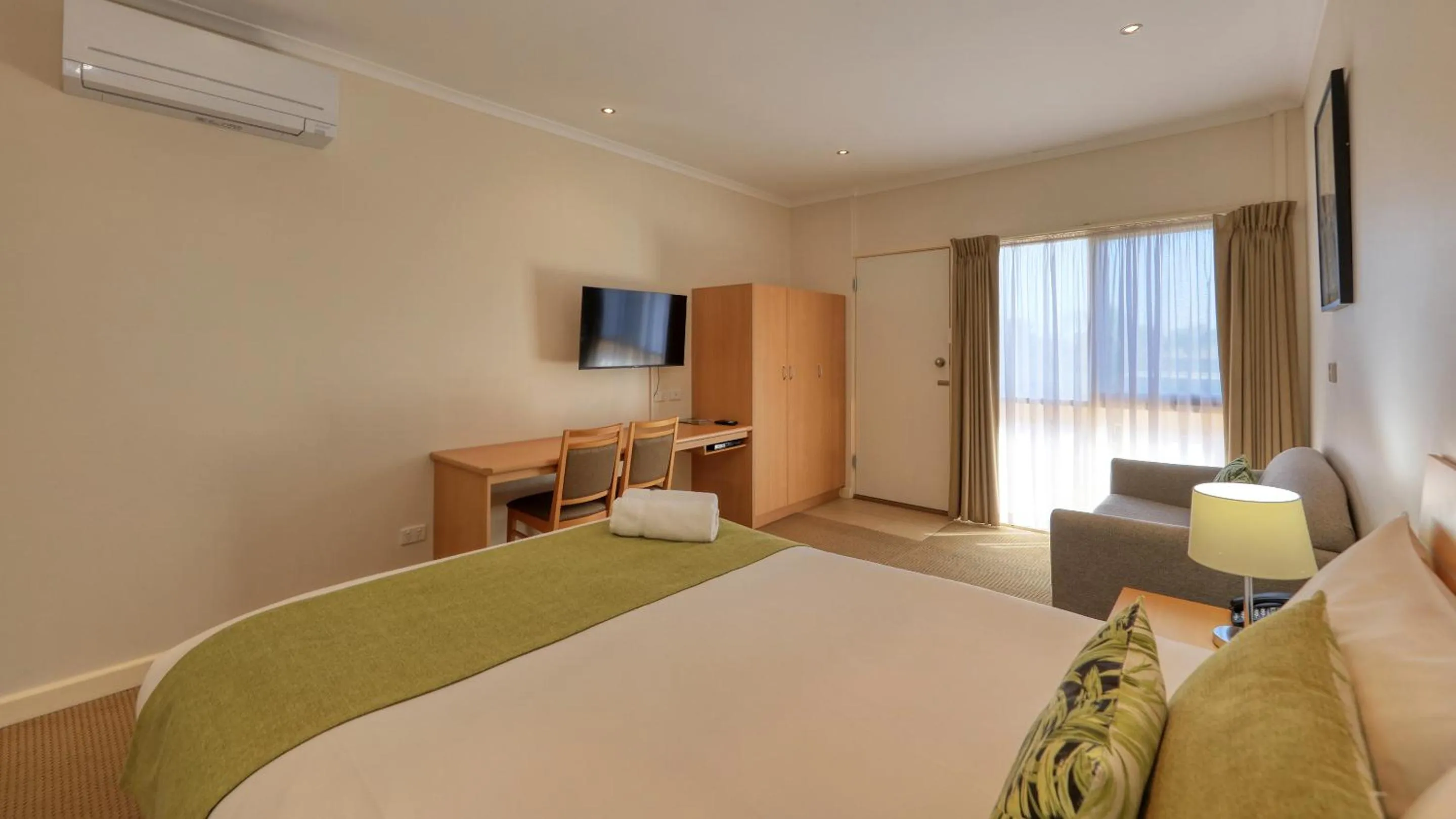 Photo of the whole room, Bed in Quality Inn Swan Hill