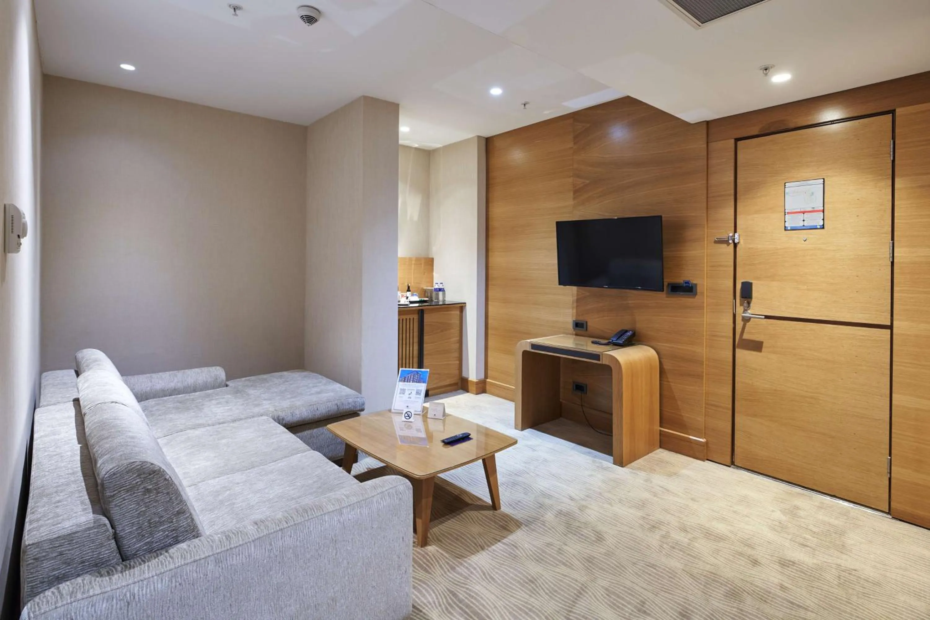 Living room, Bed in DoubleTree by Hilton Hotel Istanbul - Tuzla