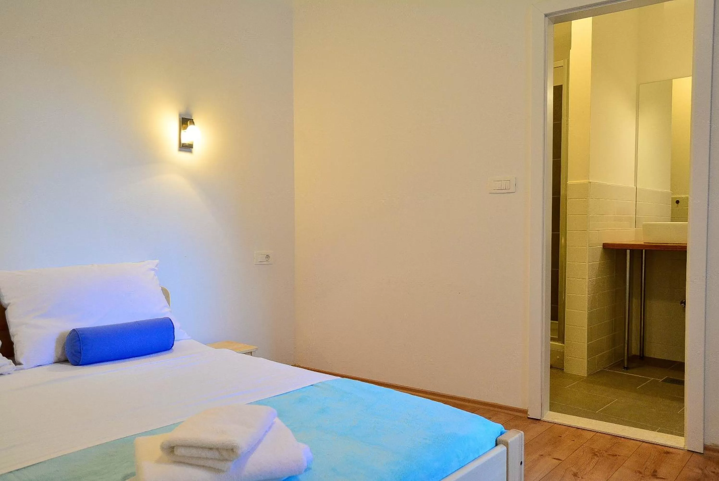 Photo of the whole room, Bed in Golden B&B