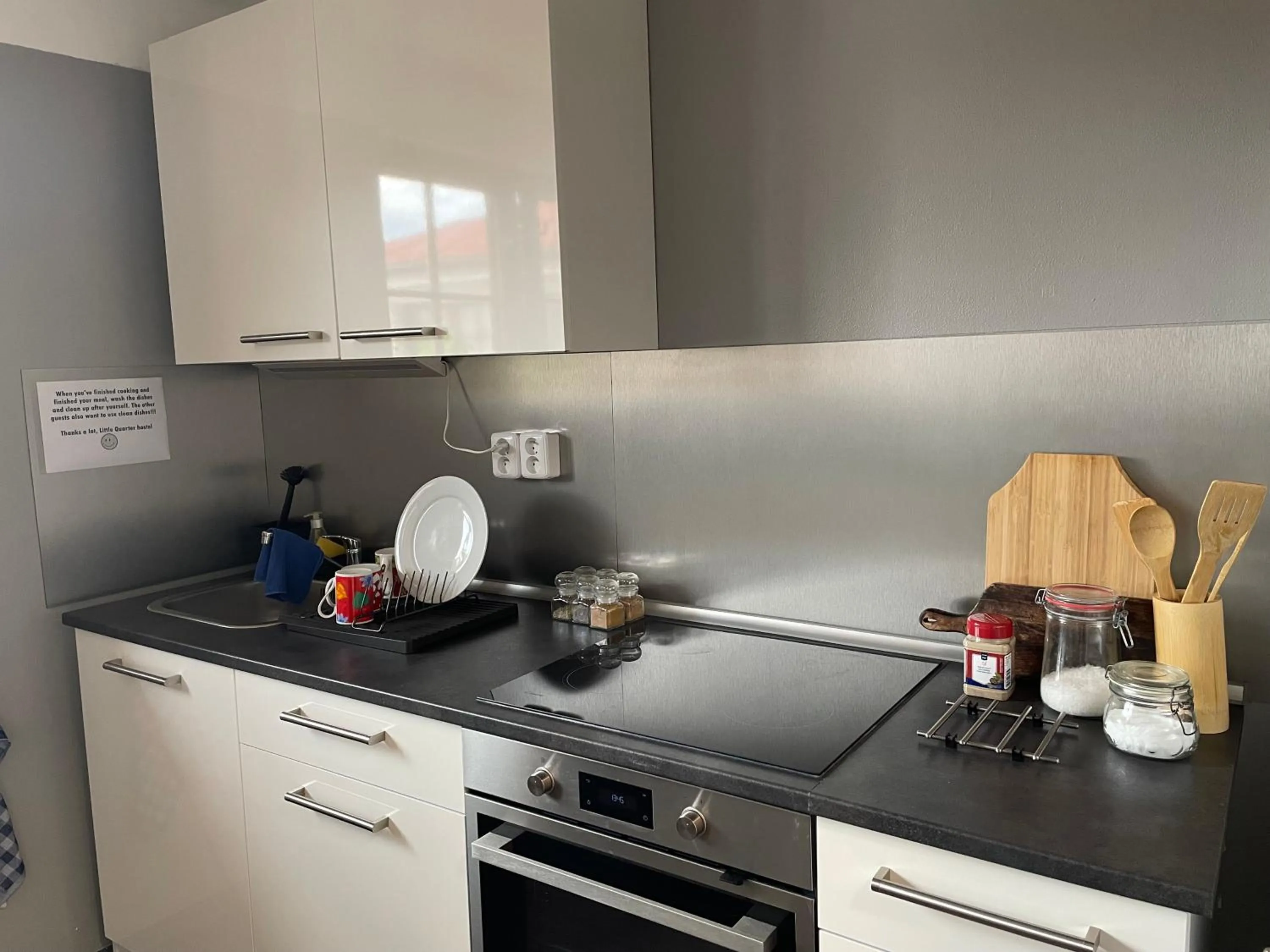 Communal kitchen in Hostel Little Quarter