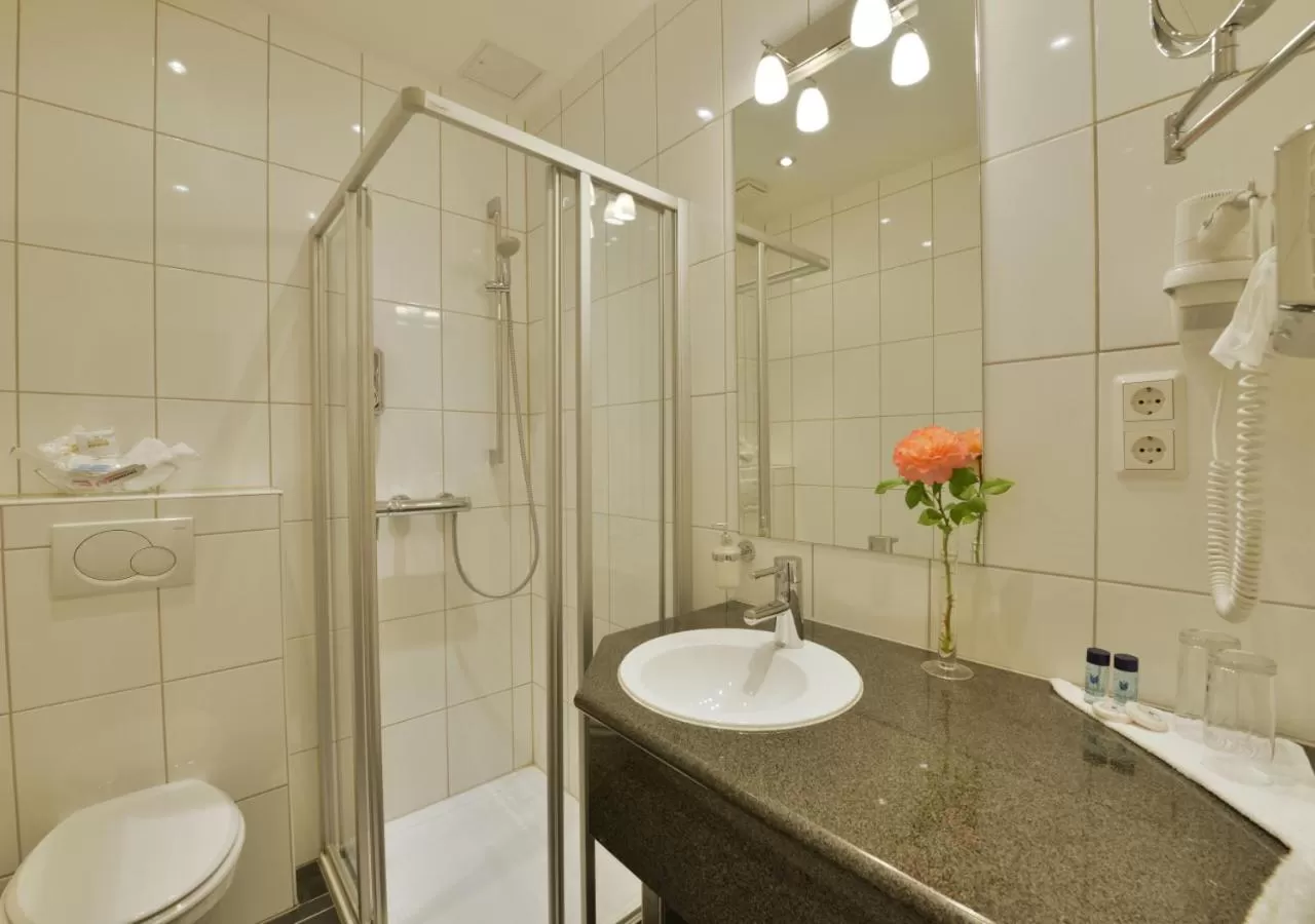 Bathroom in Hotel Rosenhof GmbH